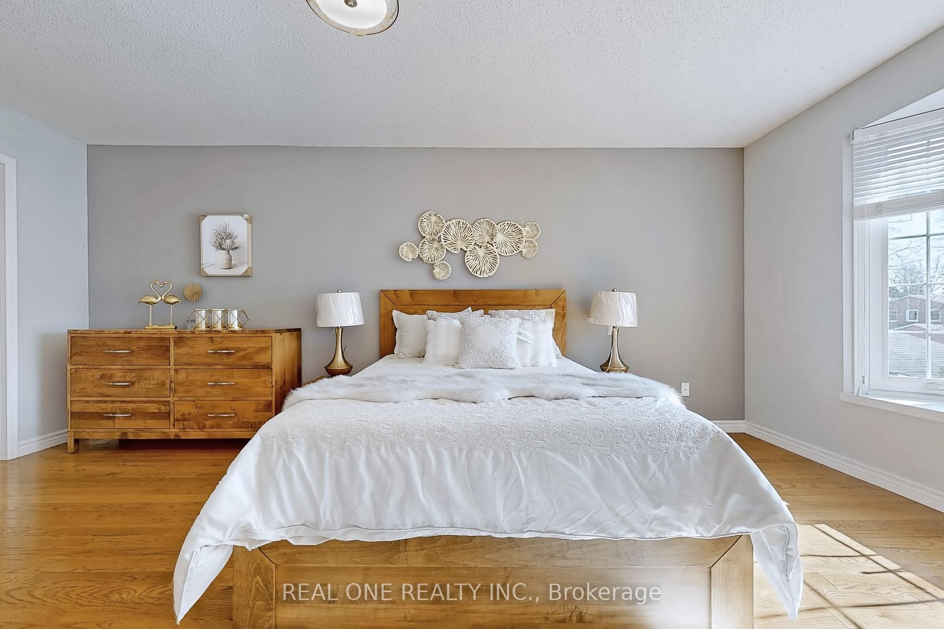 Photo 19 of 32 Adrian Crescent, Markham, Raymerville — HOMEH