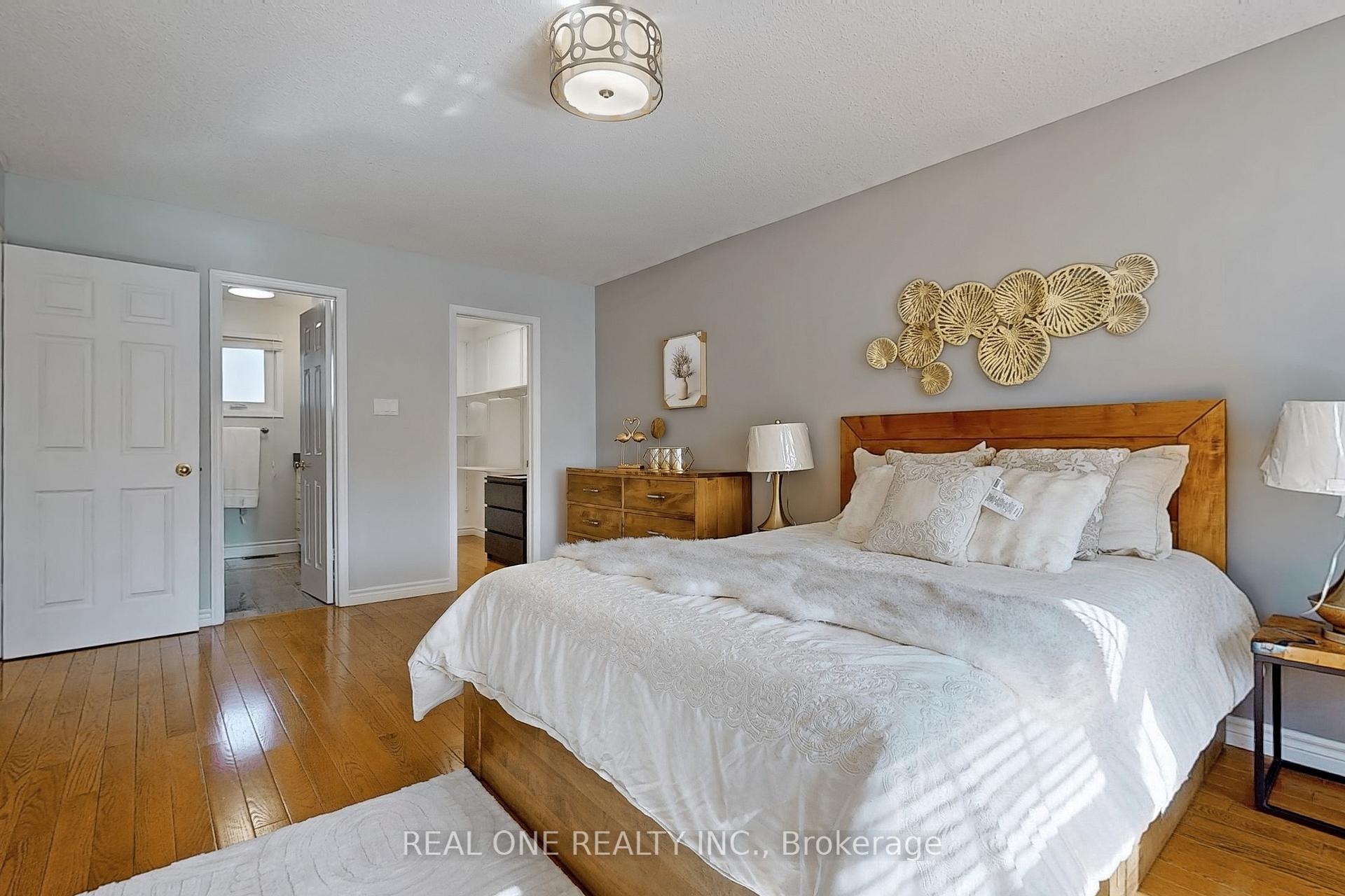 Photo 20 of 32 Adrian Crescent, Markham, Raymerville — HOMEH