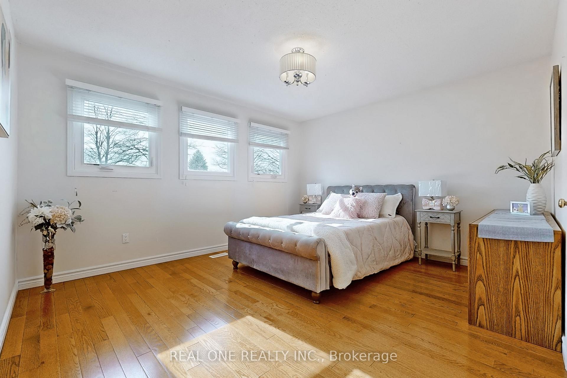 Photo 23 of 32 Adrian Crescent, Markham, Raymerville — HOMEH