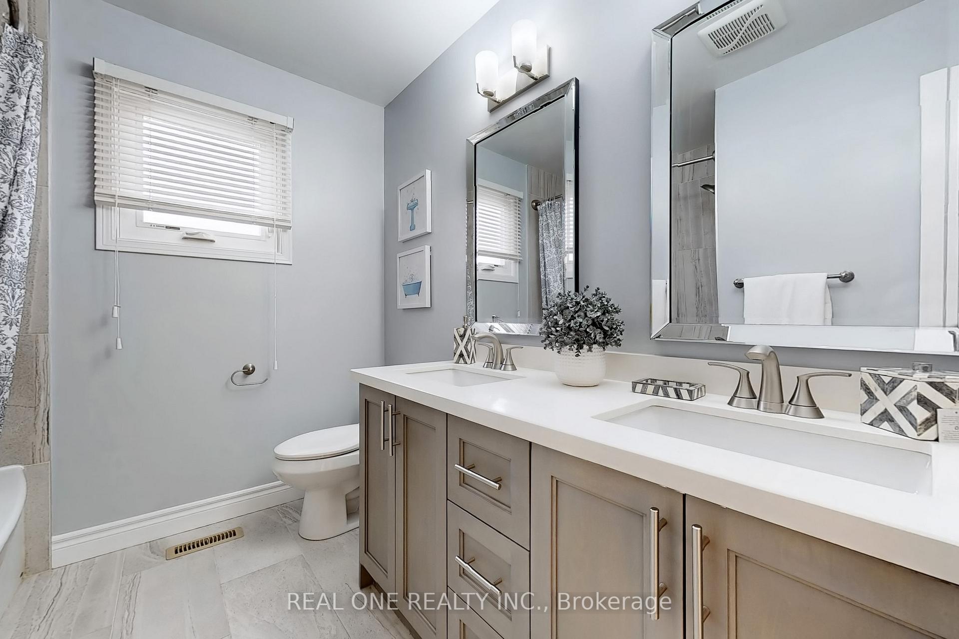 Photo 27 of 32 Adrian Crescent, Markham, Raymerville — HOMEH