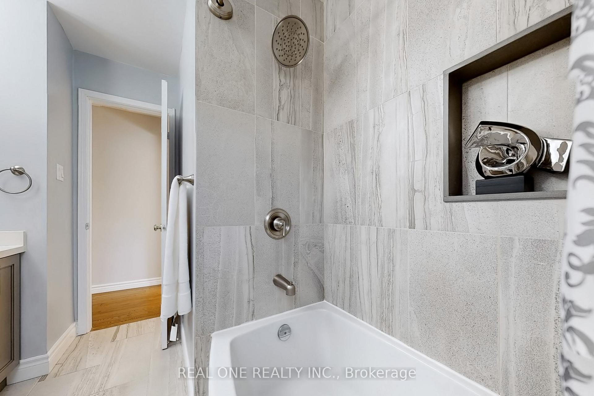 Photo 28 of 32 Adrian Crescent, Markham, Raymerville — HOMEH