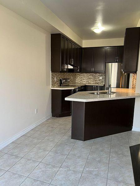 Photo 5 of 16 Nimes Avenue, Markham, Berczy — HOMEH
