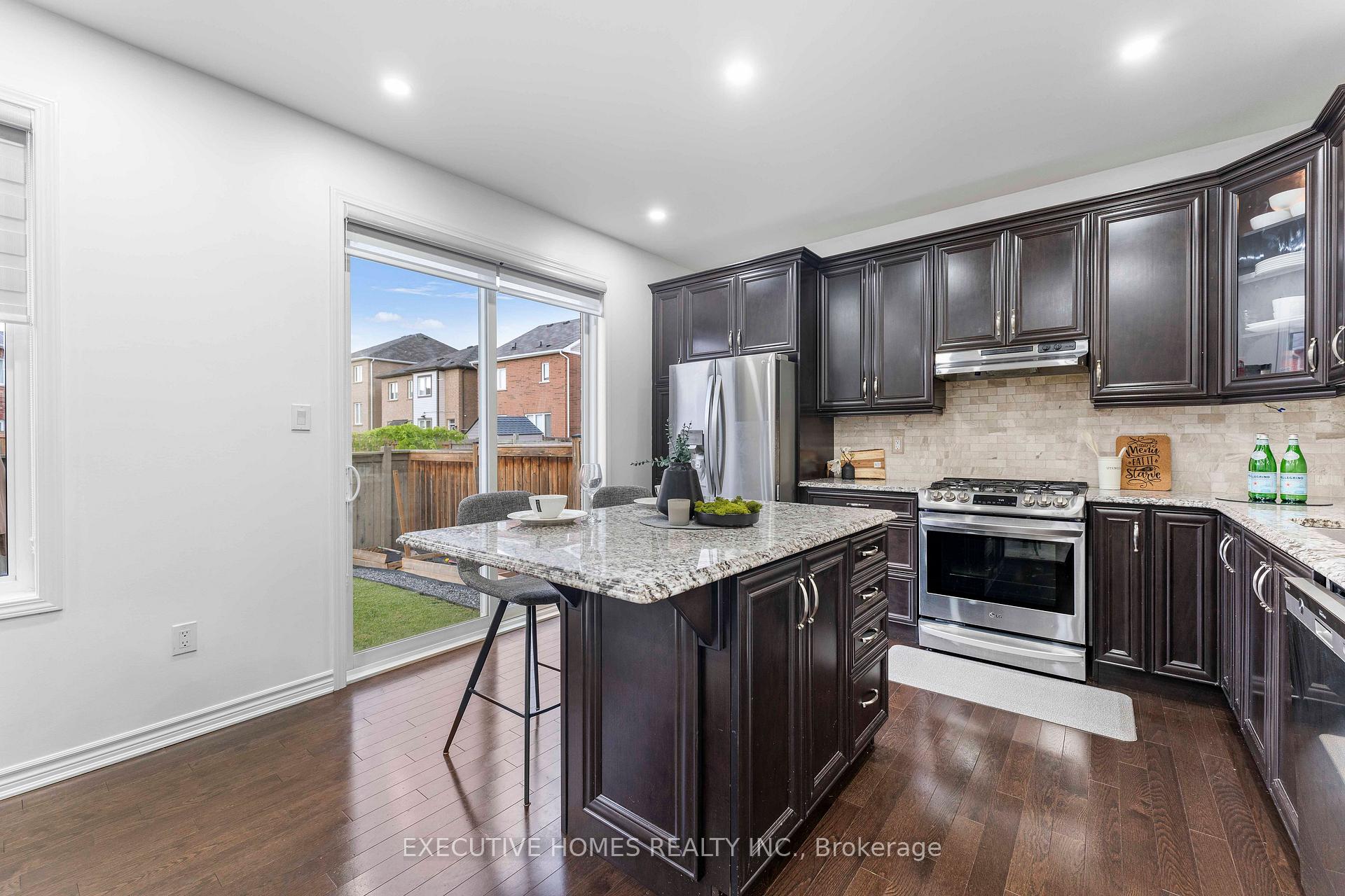 Photo 13 of 1496 Farmstead Drive, Milton, Ford — HOMEH