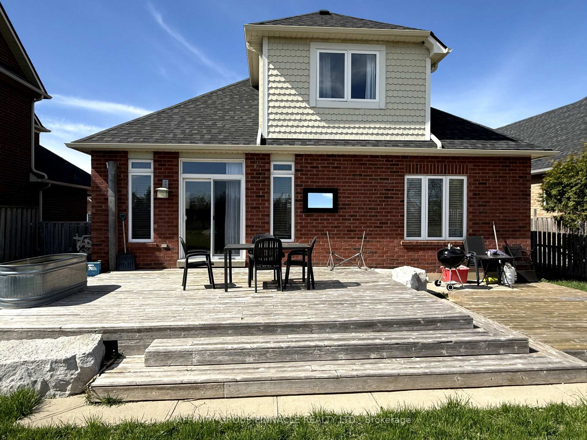 Photo 4 of 54 Ellis Crescent, Kawartha Lakes, Lindsay — HOMEH