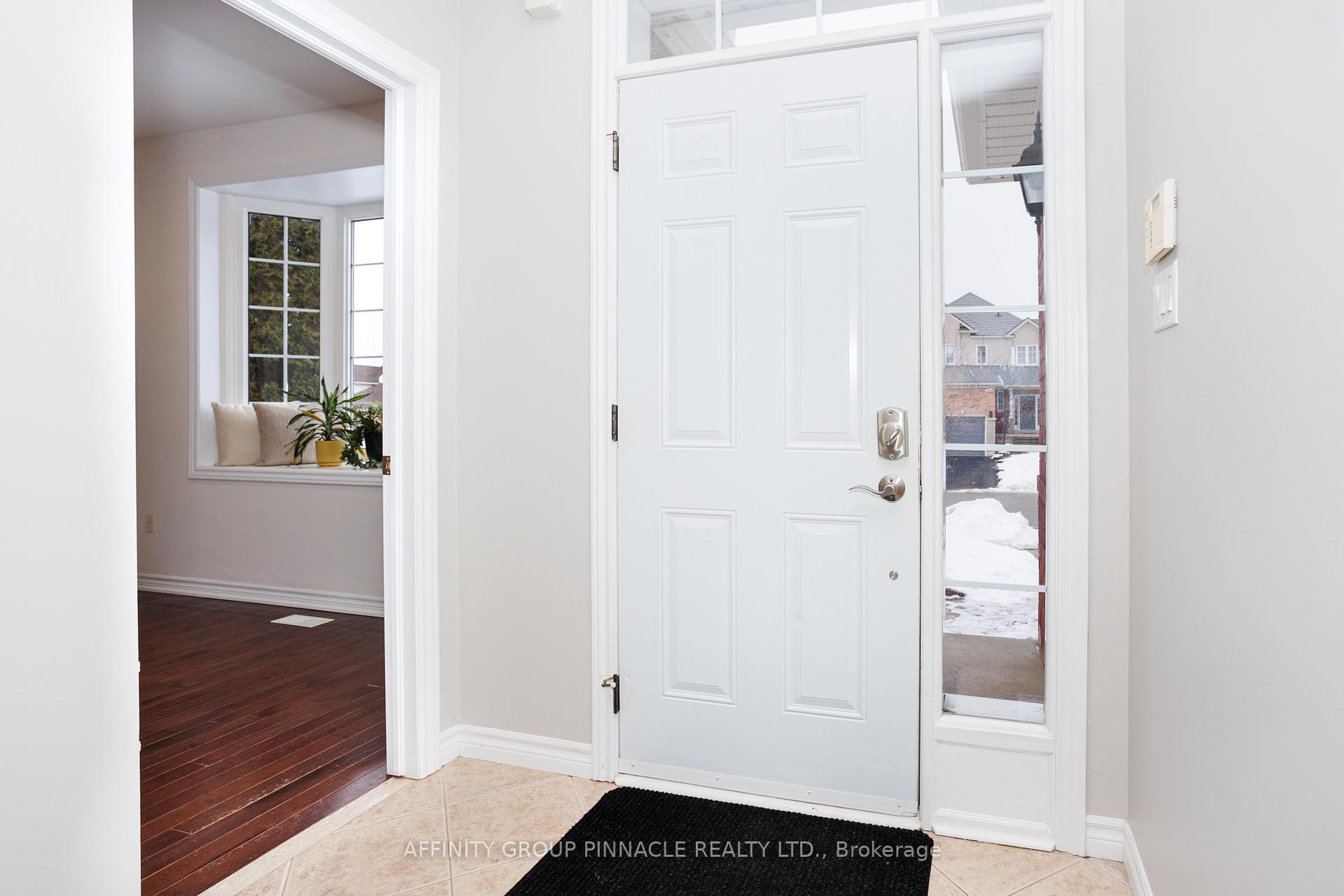 Photo 8 of 54 Ellis Crescent, Kawartha Lakes, Lindsay — HOMEH