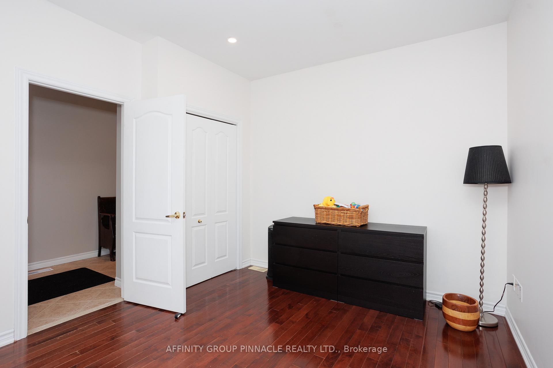 Photo 10 of 54 Ellis Crescent, Kawartha Lakes, Lindsay — HOMEH