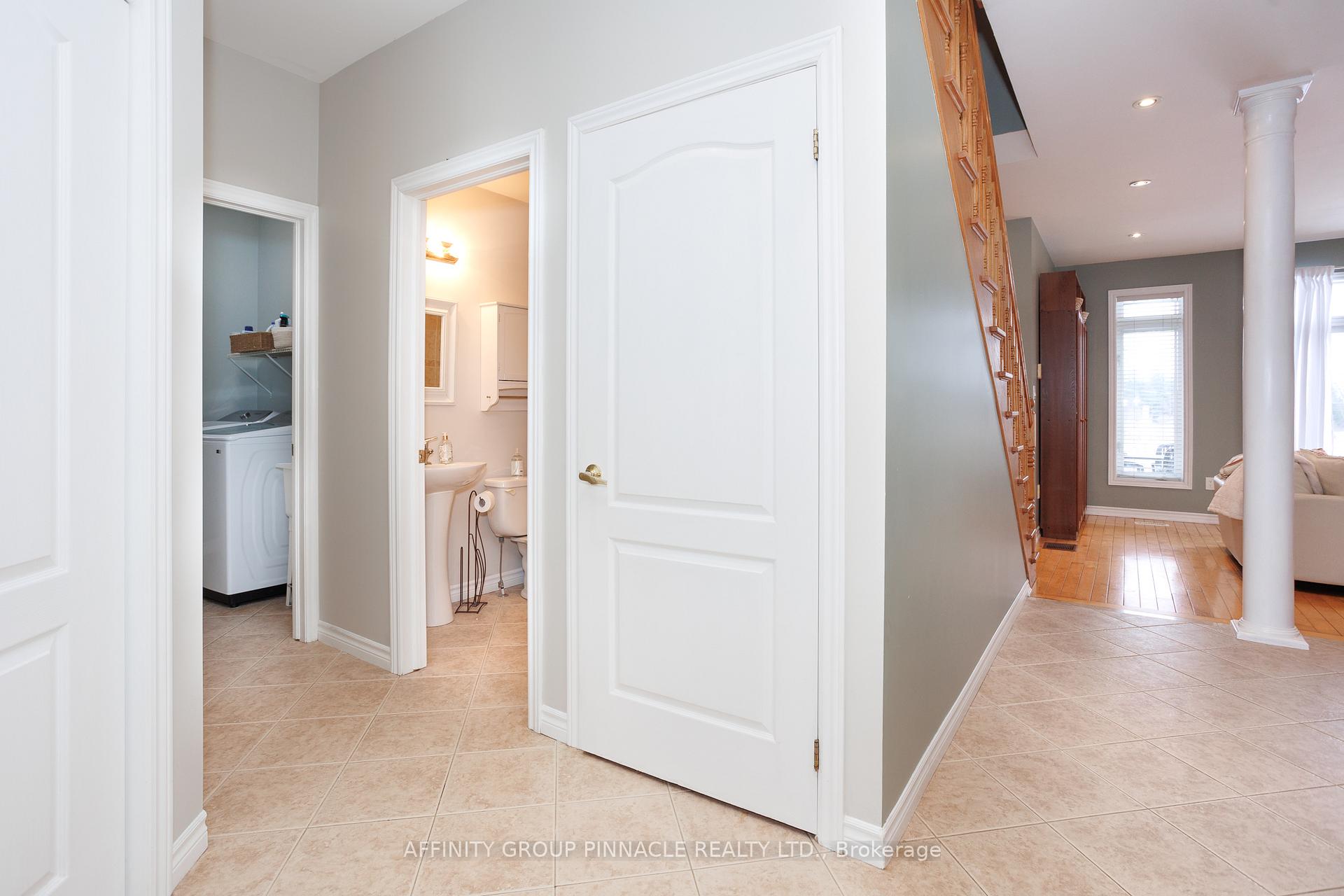 Photo 11 of 54 Ellis Crescent, Kawartha Lakes, Lindsay — HOMEH
