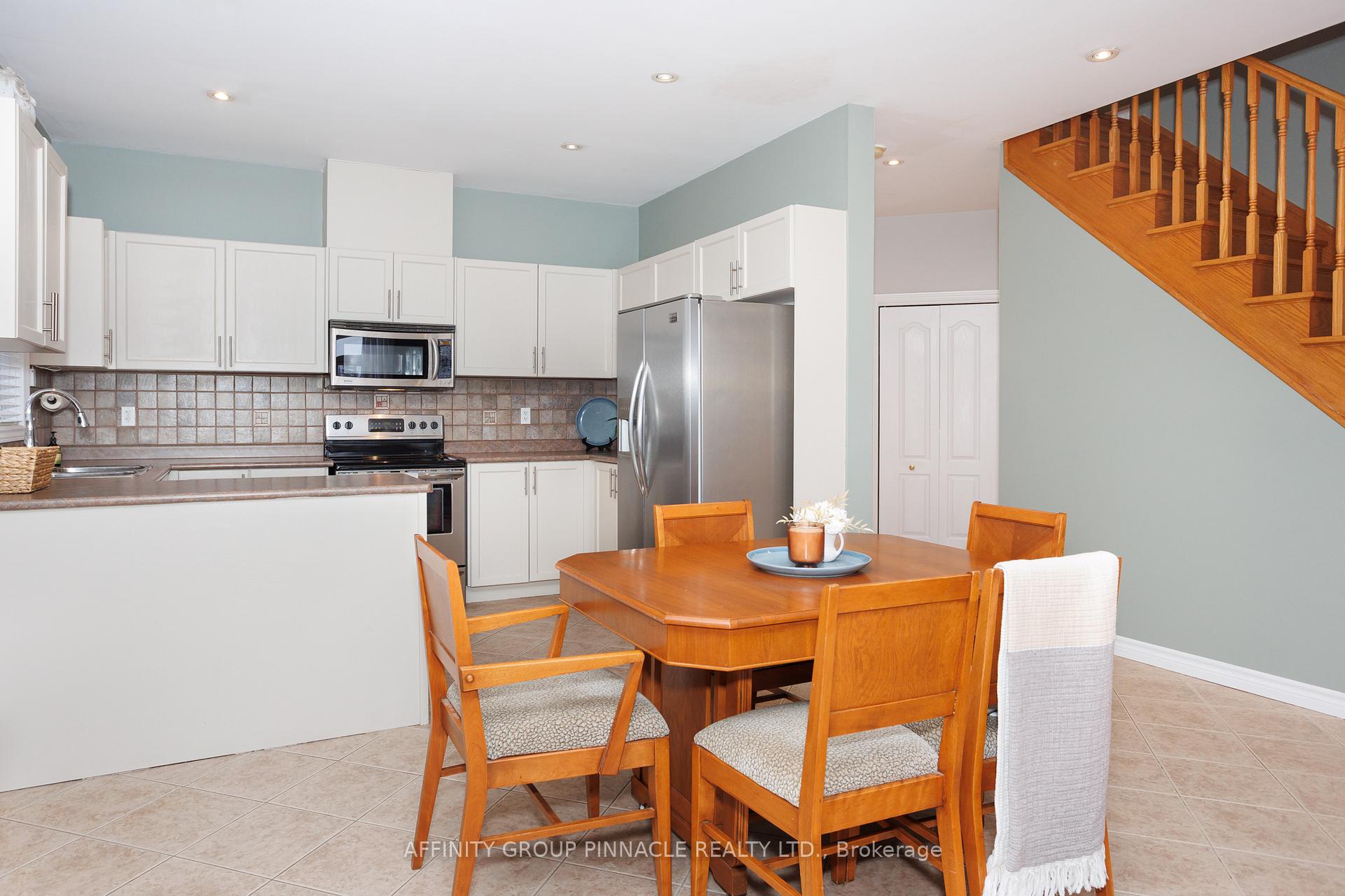 Photo 13 of 54 Ellis Crescent, Kawartha Lakes, Lindsay — HOMEH