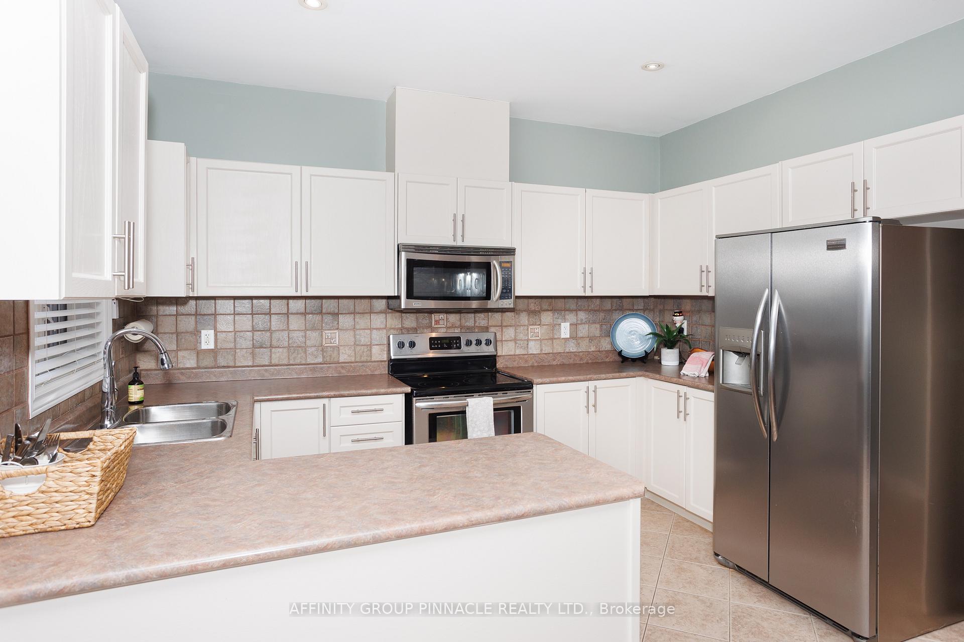 Photo 14 of 54 Ellis Crescent, Kawartha Lakes, Lindsay — HOMEH