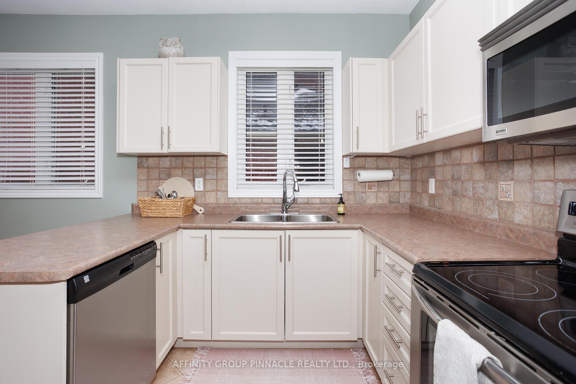 Photo 16 of 54 Ellis Crescent, Kawartha Lakes, Lindsay — HOMEH
