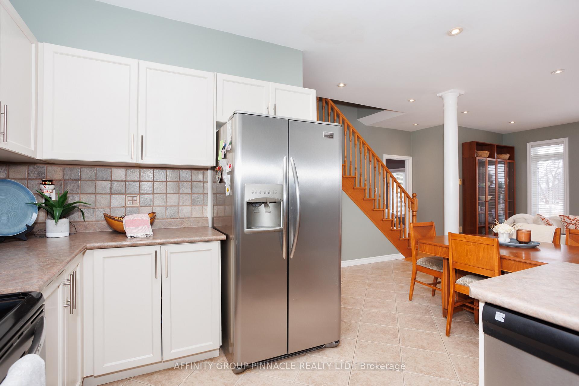 Photo 17 of 54 Ellis Crescent, Kawartha Lakes, Lindsay — HOMEH