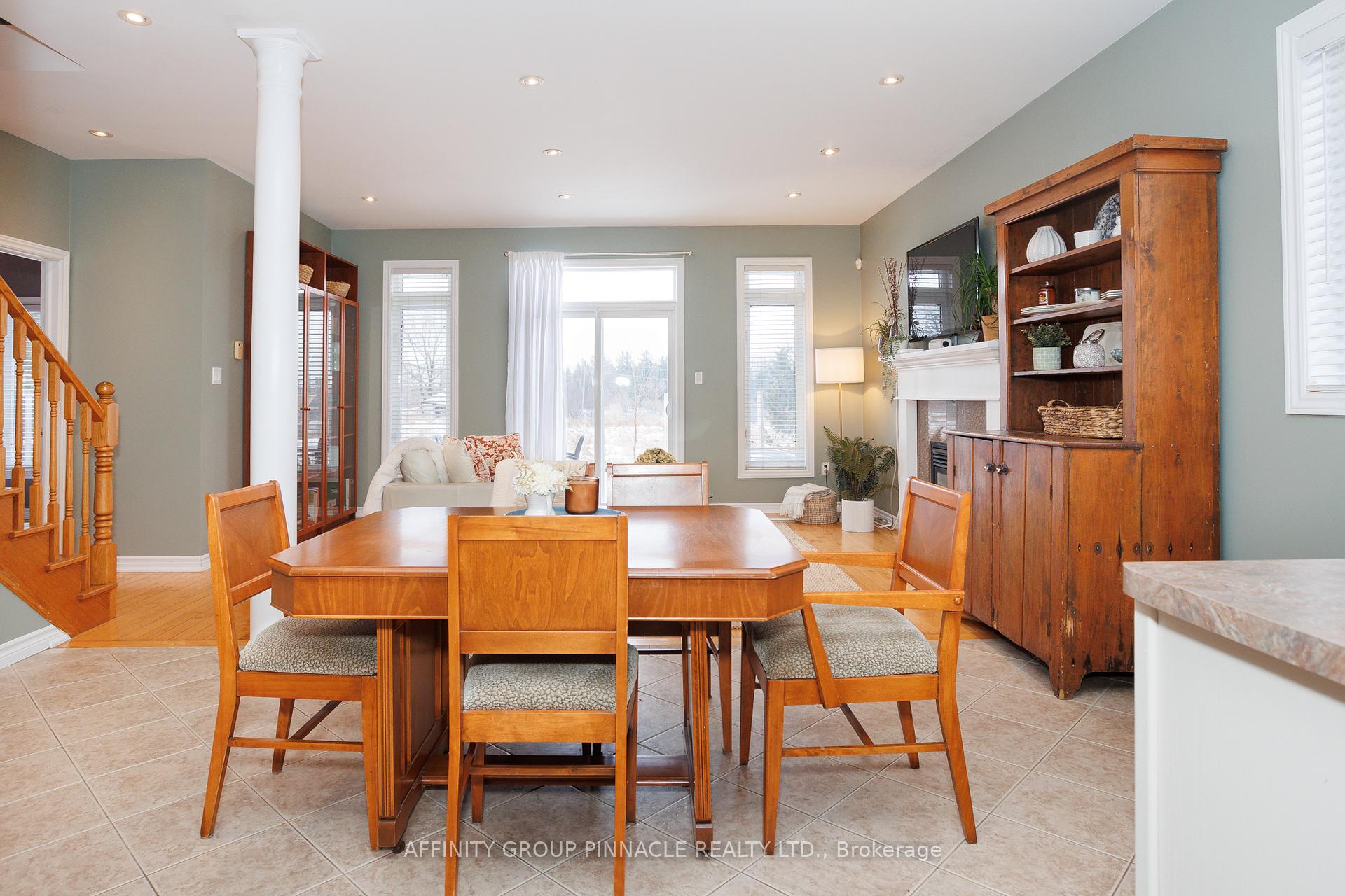 Photo 18 of 54 Ellis Crescent, Kawartha Lakes, Lindsay — HOMEH