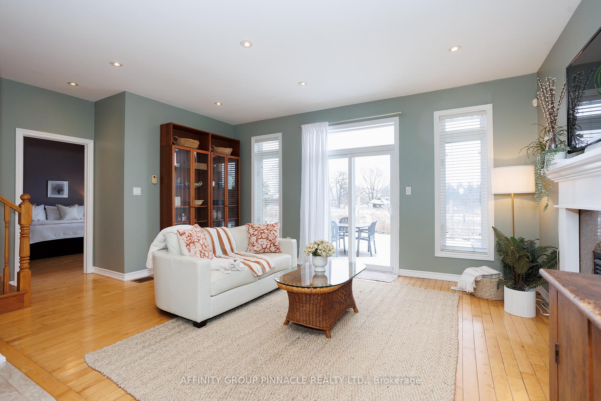 Photo 21 of 54 Ellis Crescent, Kawartha Lakes, Lindsay — HOMEH