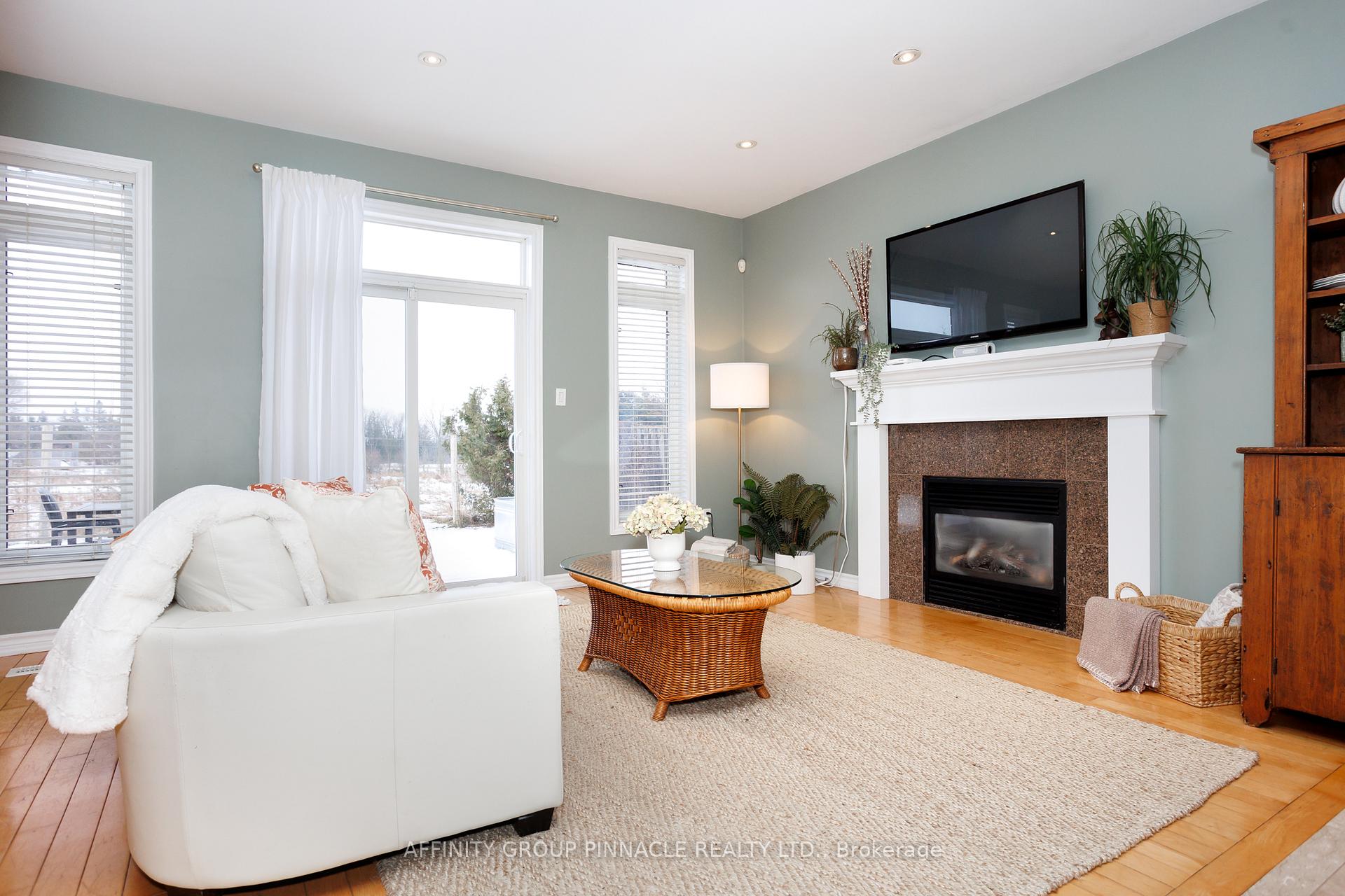 Photo 22 of 54 Ellis Crescent, Kawartha Lakes, Lindsay — HOMEH