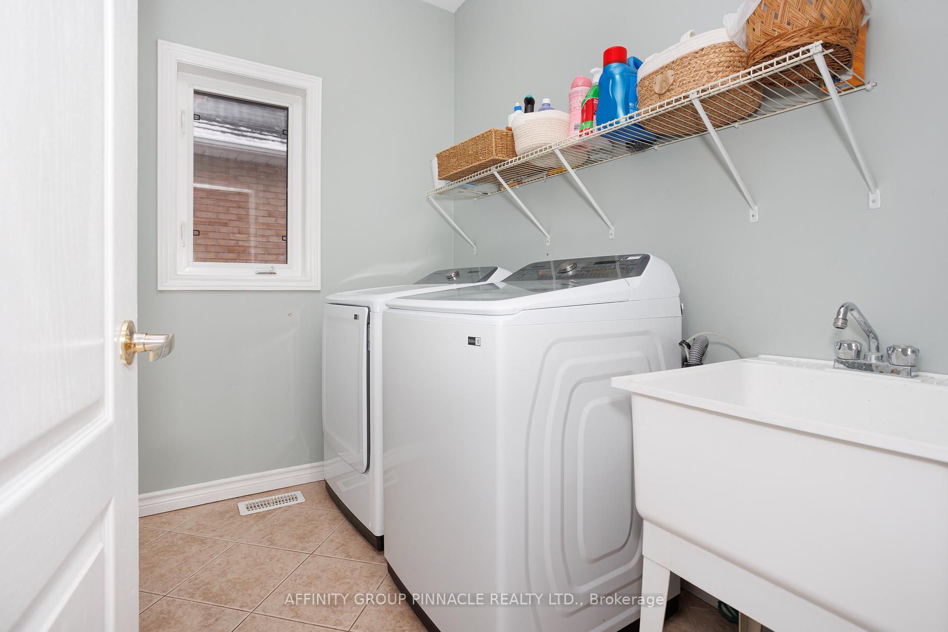 Photo 26 of 54 Ellis Crescent, Kawartha Lakes, Lindsay — HOMEH