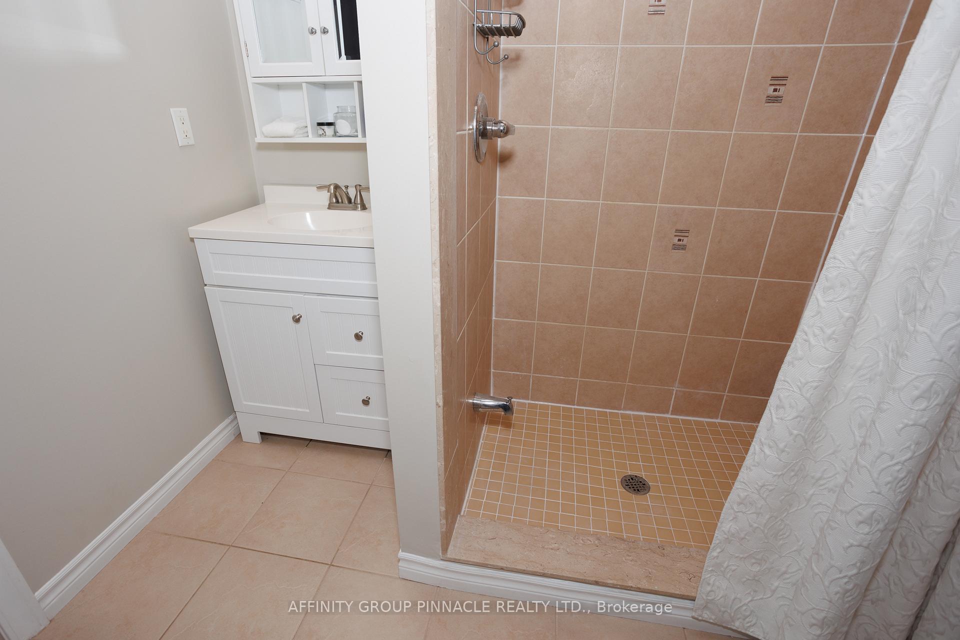 Photo 33 of 54 Ellis Crescent, Kawartha Lakes, Lindsay — HOMEH