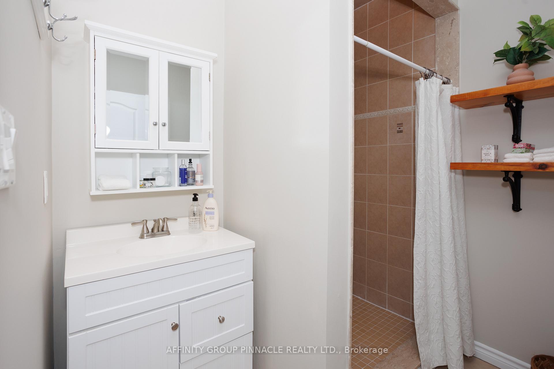 Photo 34 of 54 Ellis Crescent, Kawartha Lakes, Lindsay — HOMEH