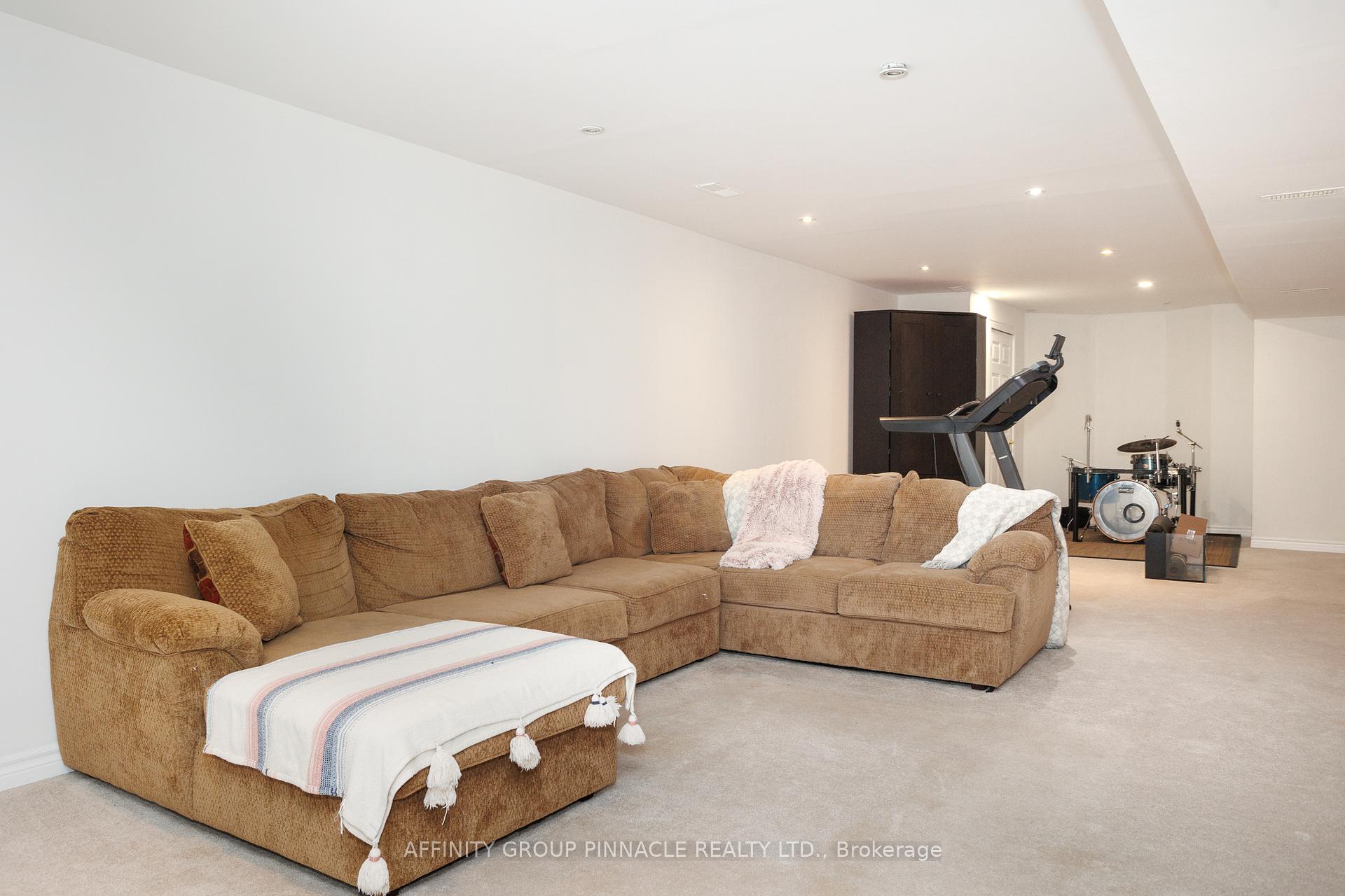 Photo 40 of 54 Ellis Crescent, Kawartha Lakes, Lindsay — HOMEH
