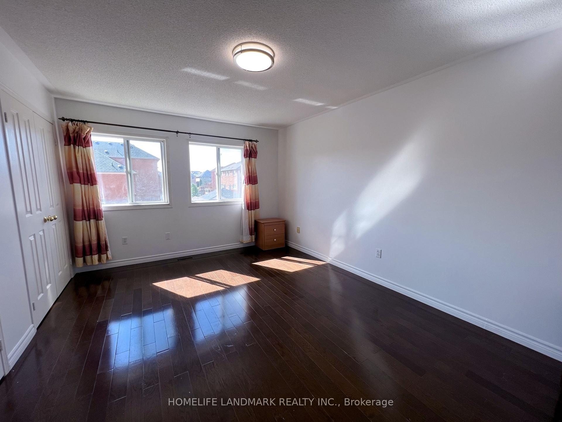 Photo 12 of 45 Bur Oak Avenue, Markham, Berczy — HOMEH