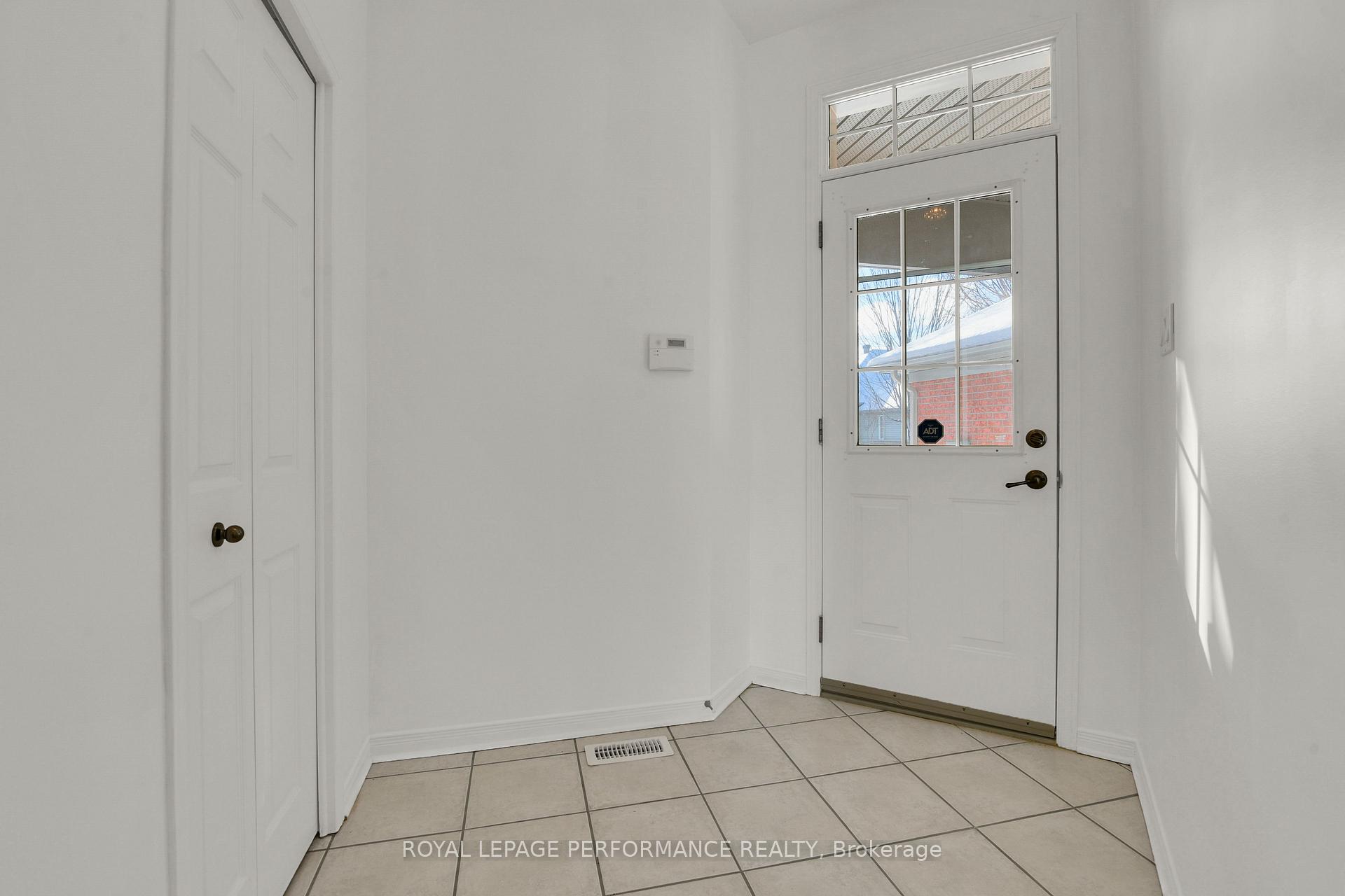 Photo 4 of 7 Kinmount, Ottawa, Kanata - Kanata Lakes/Heritage Hills — HOMEH