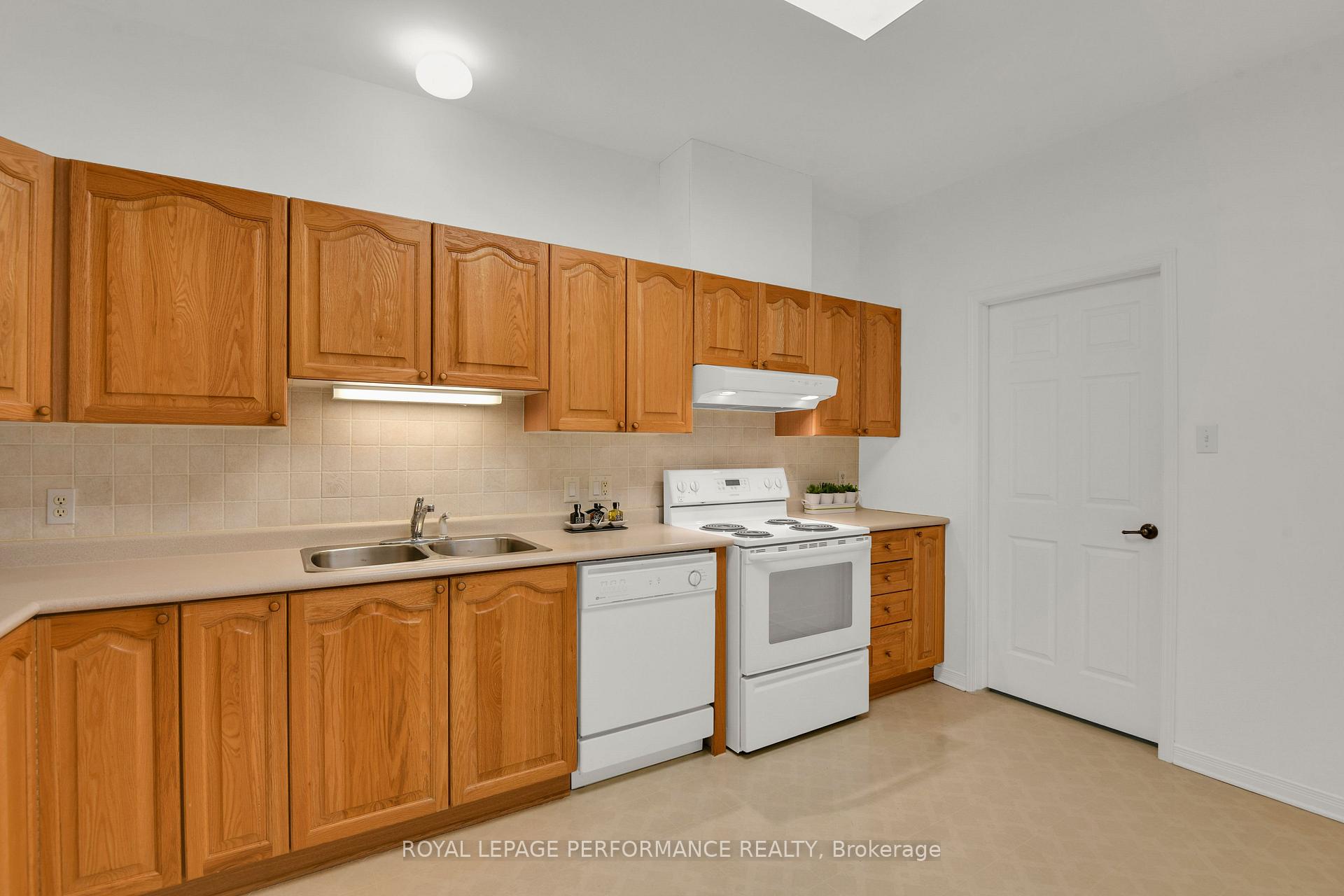 Photo 16 of 7 Kinmount, Ottawa, Kanata - Kanata Lakes/Heritage Hills — HOMEH