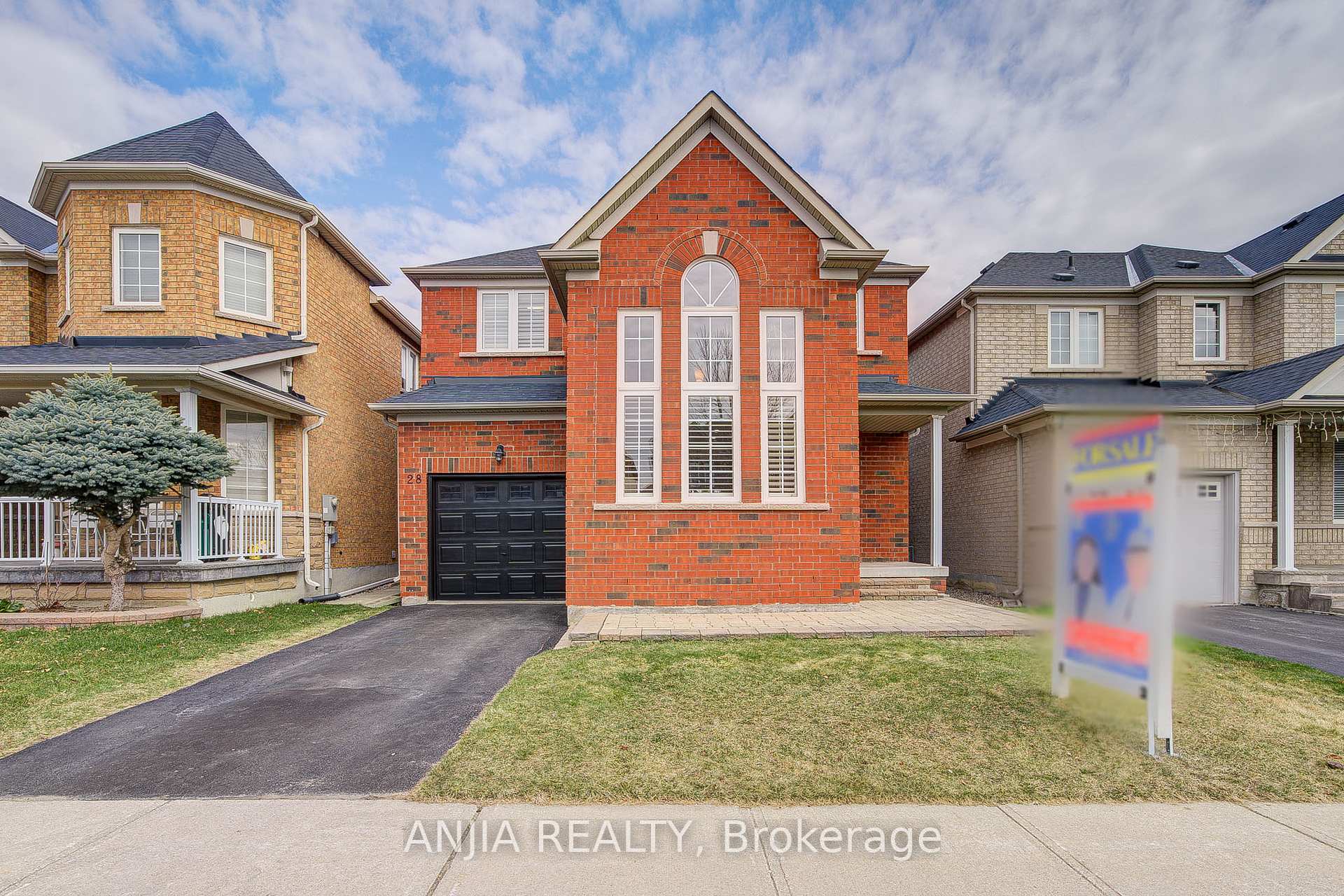 Photo 1 of 28 Reston Ridge Street, Markham, Greensborough — HOMEH