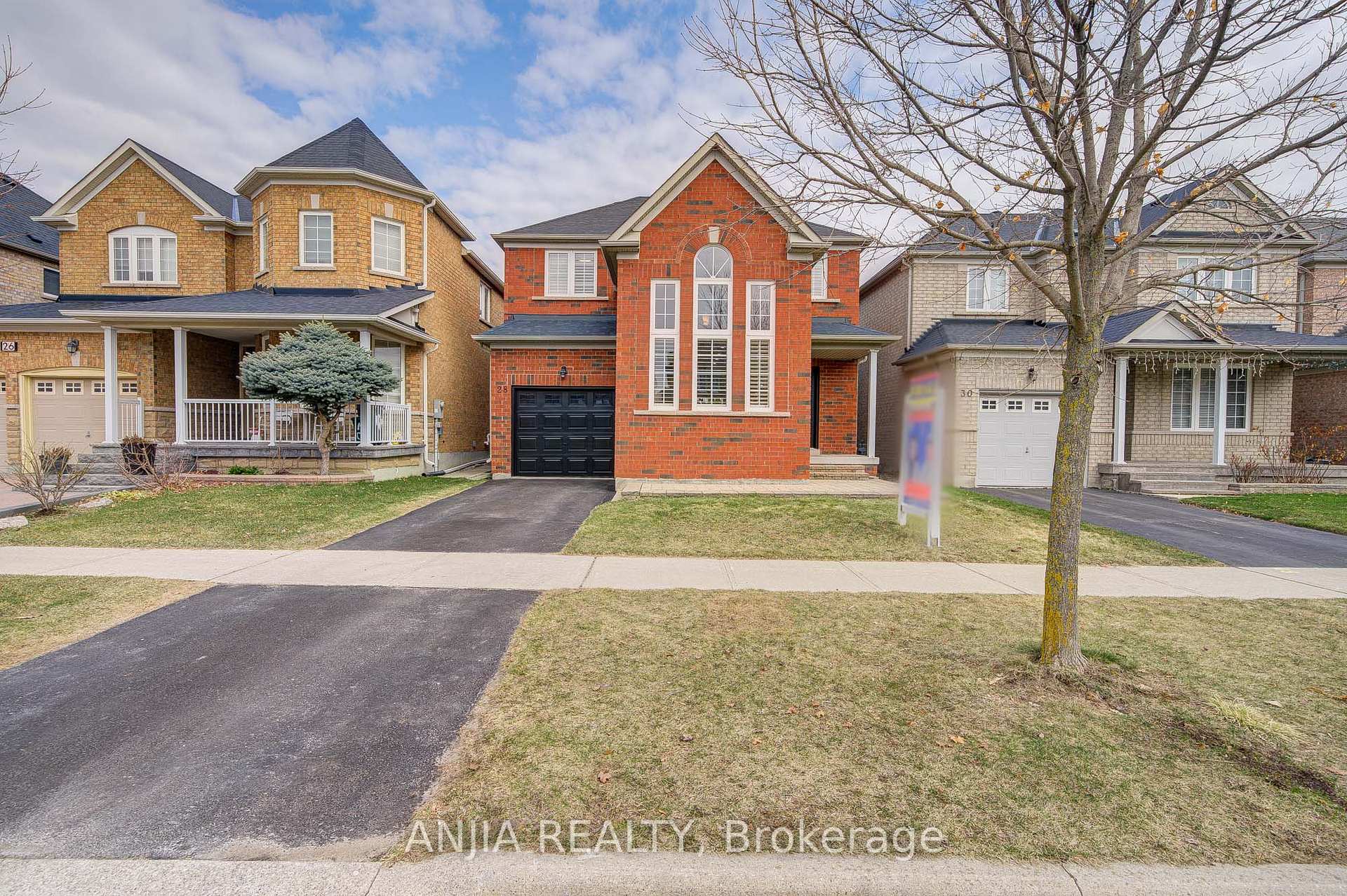 Photo 2 of 28 Reston Ridge Street, Markham, Greensborough — HOMEH