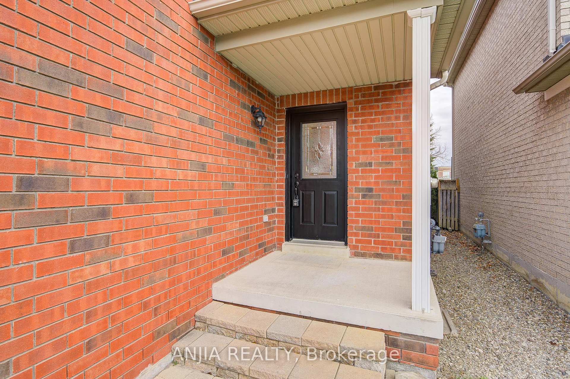 Photo 3 of 28 Reston Ridge Street, Markham, Greensborough — HOMEH