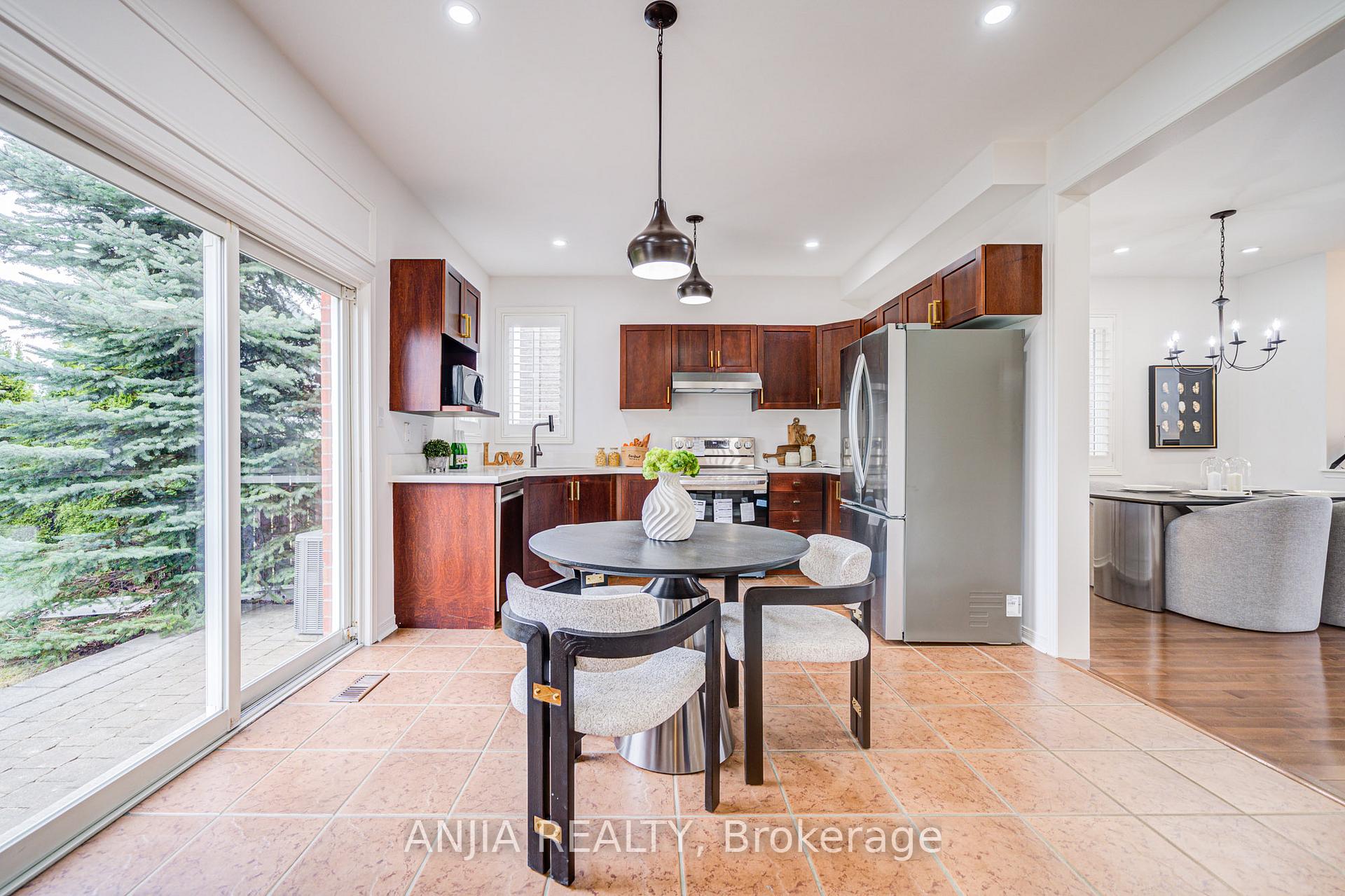 Photo 13 of 28 Reston Ridge Street, Markham, Greensborough — HOMEH