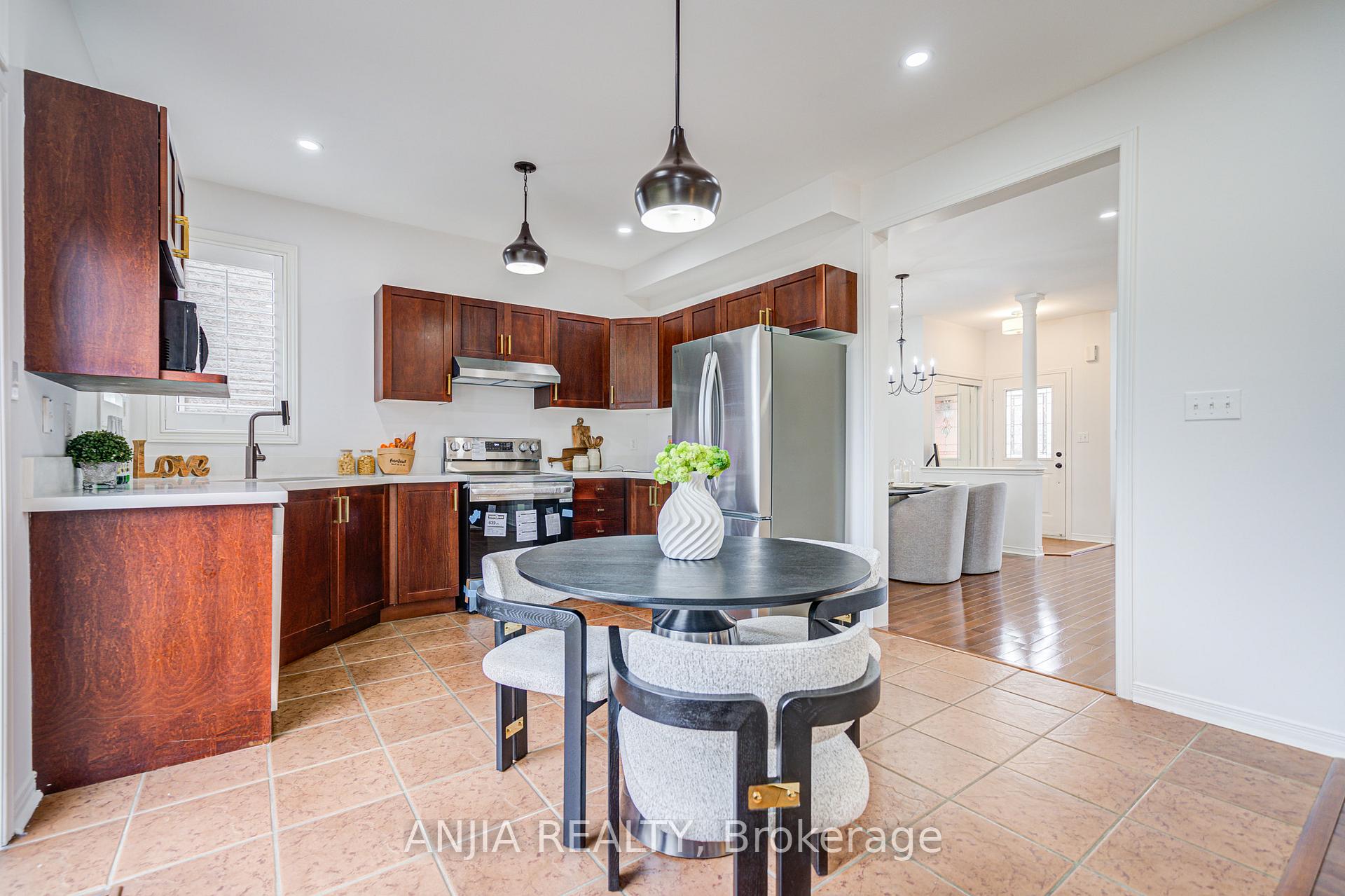 Photo 14 of 28 Reston Ridge Street, Markham, Greensborough — HOMEH