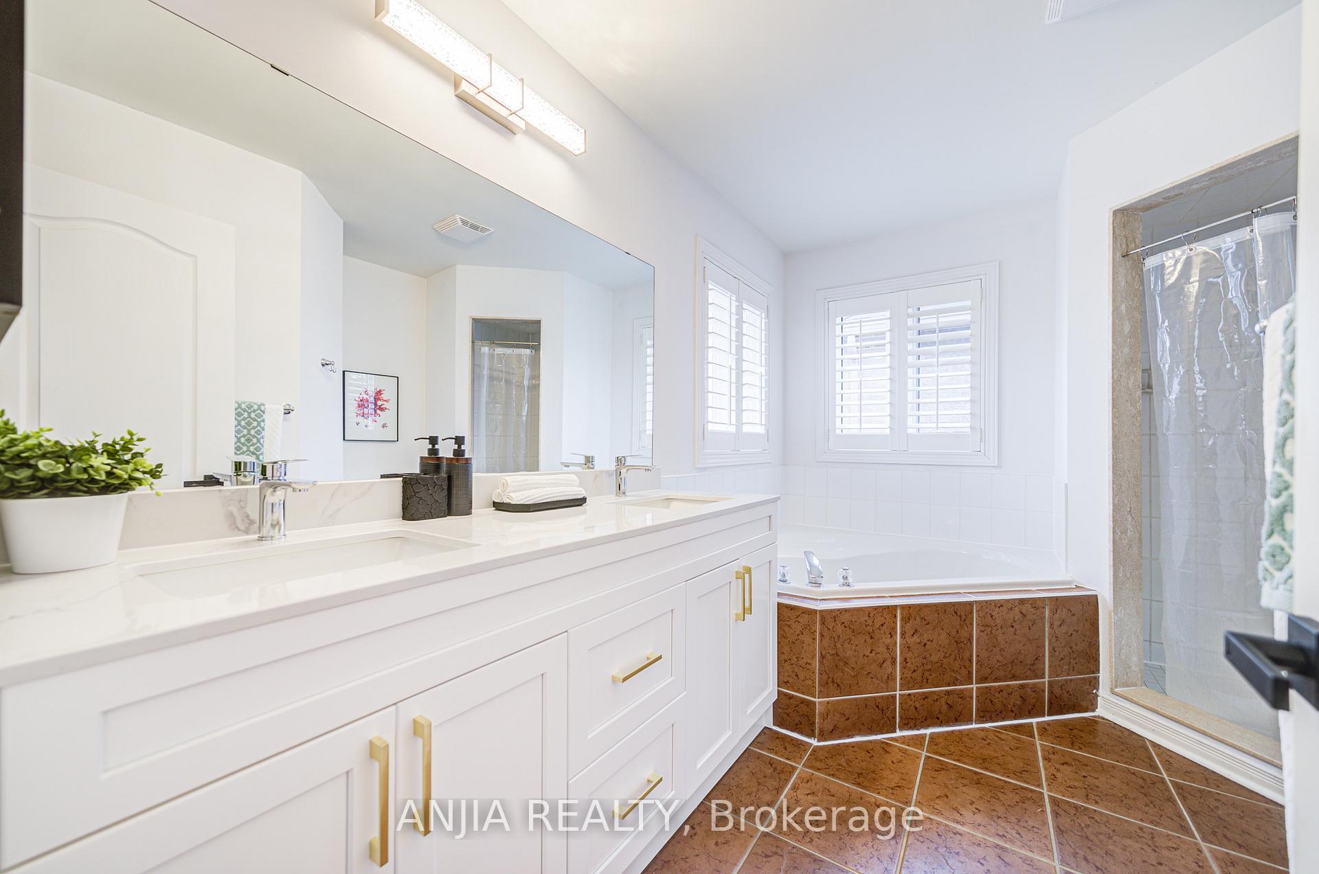 Photo 22 of 28 Reston Ridge Street, Markham, Greensborough — HOMEH