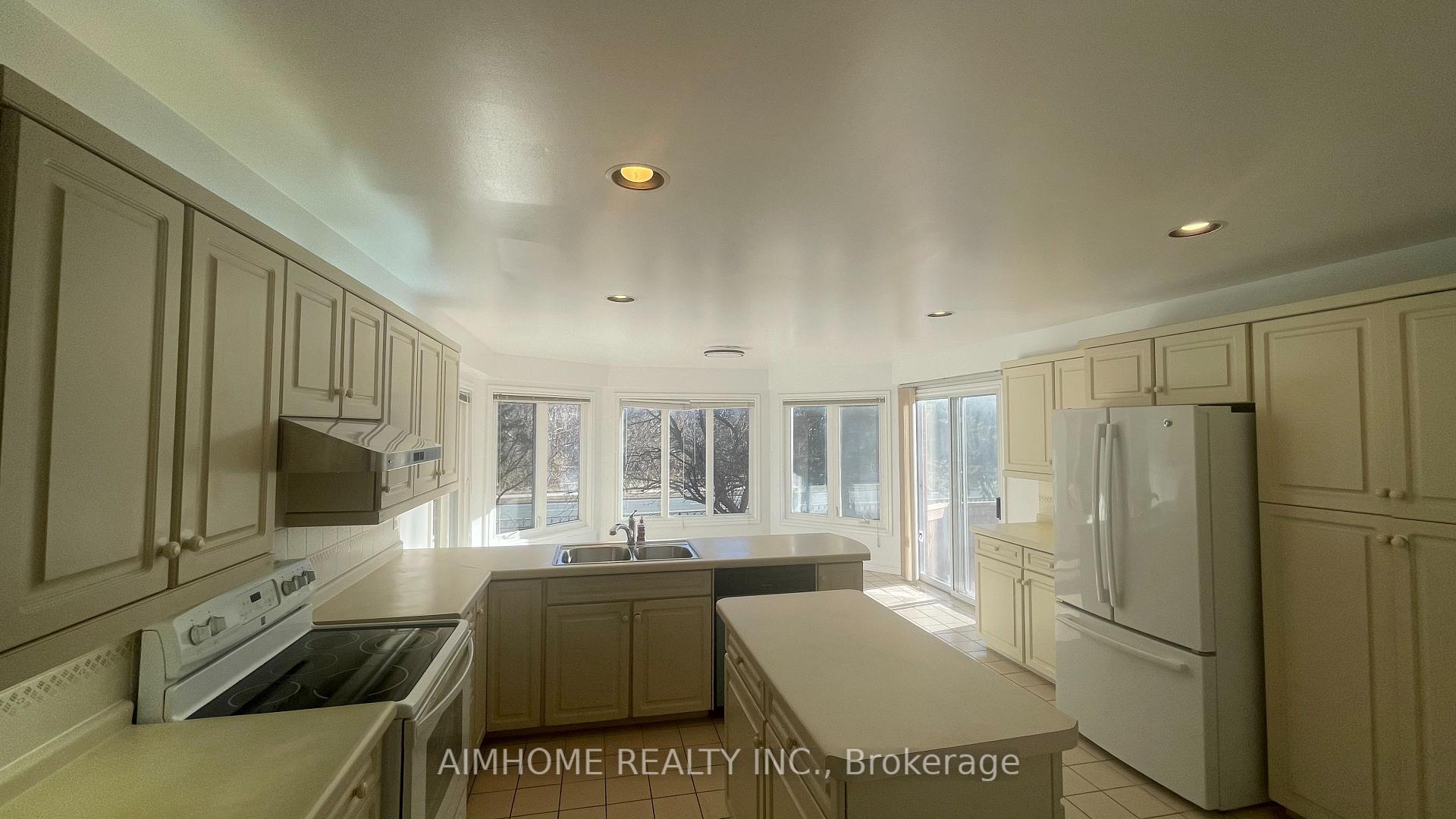 Photo 4 of 14 Melchior Crescent, Markham, Buttonville — HOMEH