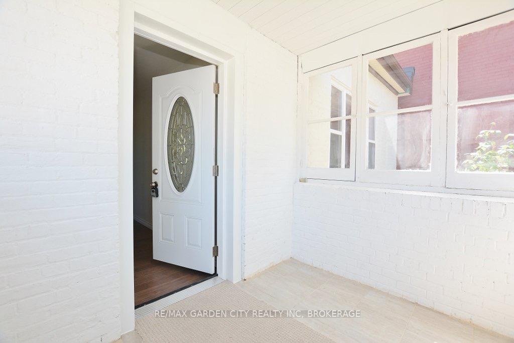 Photo 2 of 114 Ferguson Avenue N, Hamilton, Beasley — HOMEH