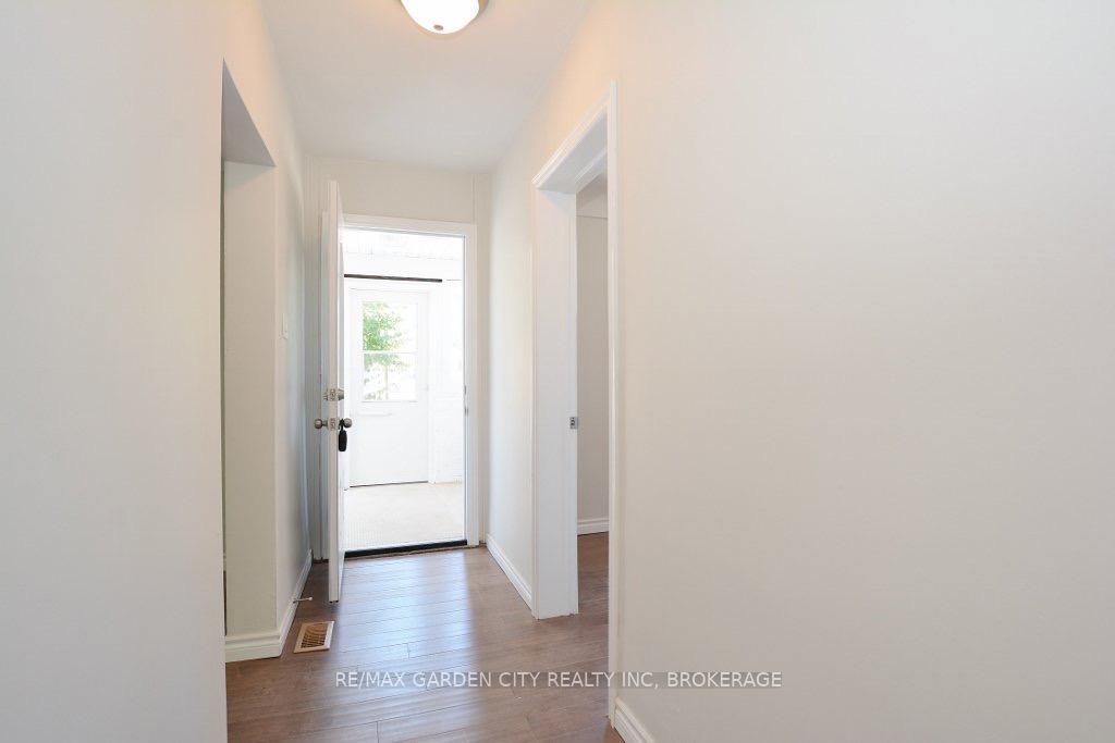 Photo 3 of 114 Ferguson Avenue N, Hamilton, Beasley — HOMEH