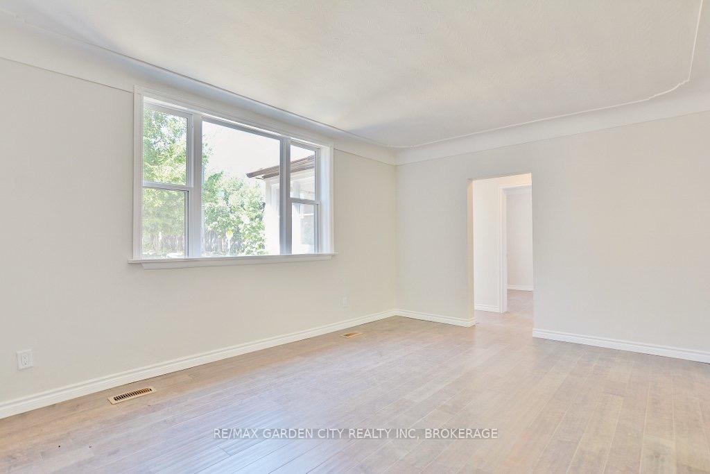 Photo 5 of 114 Ferguson Avenue N, Hamilton, Beasley — HOMEH