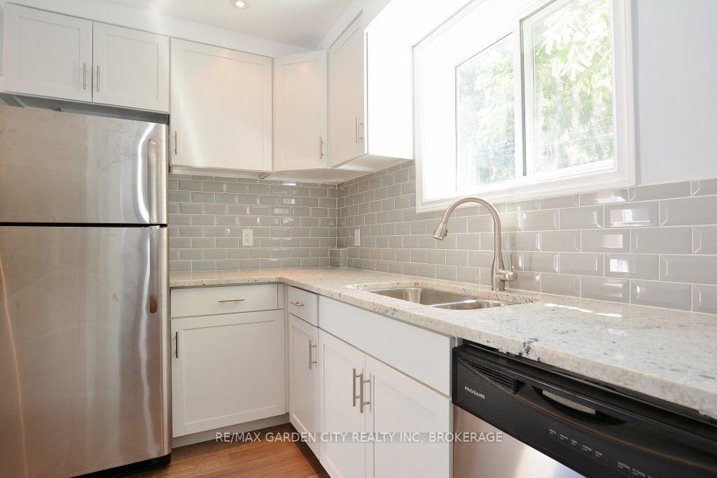 Photo 8 of 114 Ferguson Avenue N, Hamilton, Beasley — HOMEH