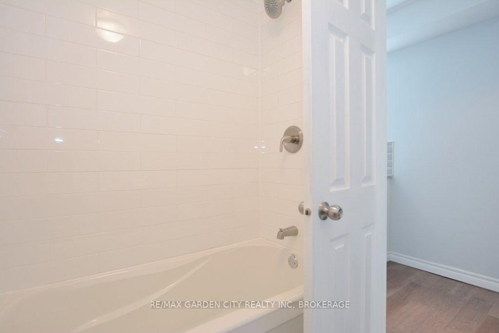 Photo 10 of 114 Ferguson Avenue N, Hamilton, Beasley — HOMEH