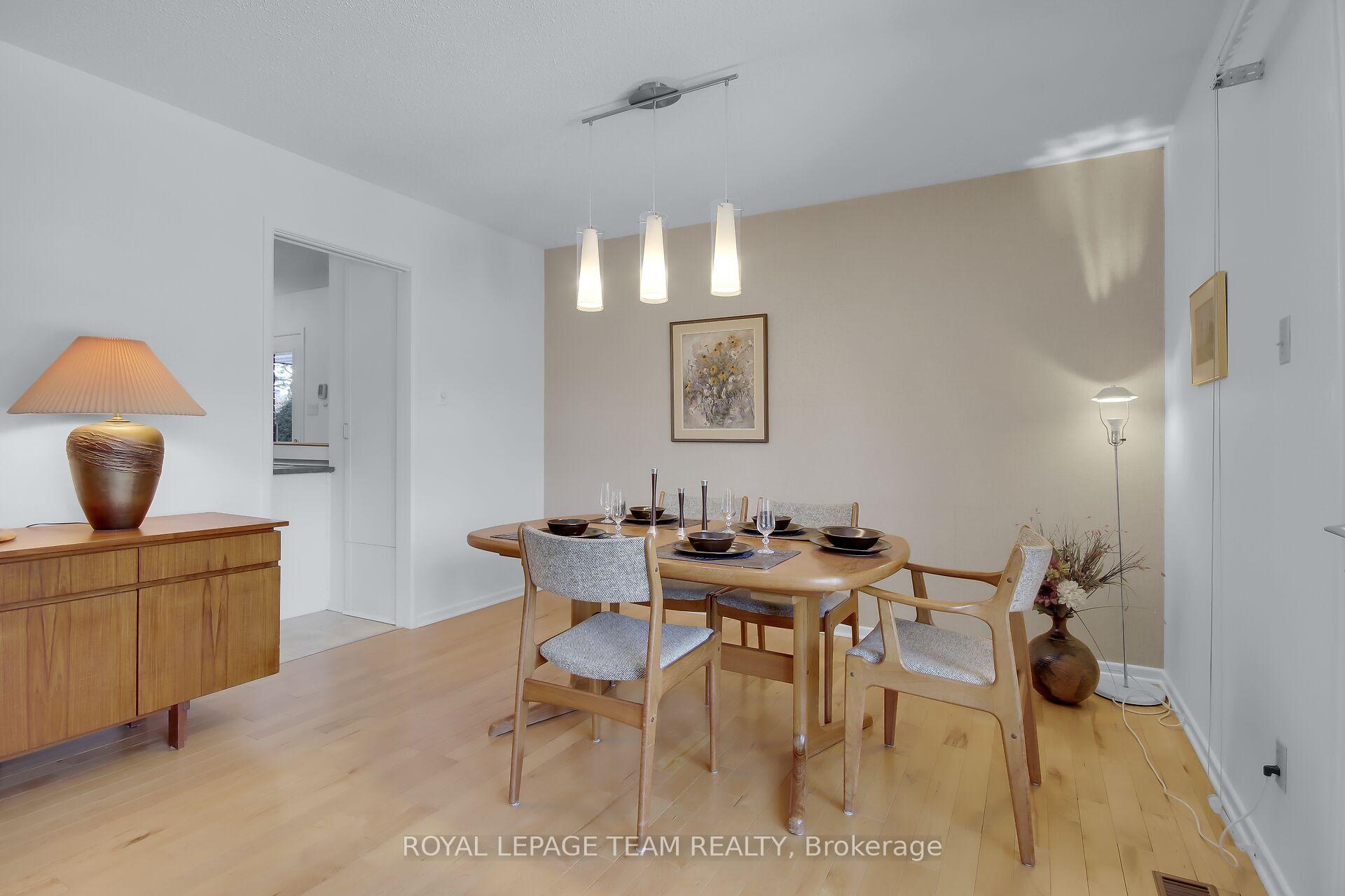 Photo 3 of 49 Rutherford Way, Ottawa, Kanata - Beaverbrook — HOMEH