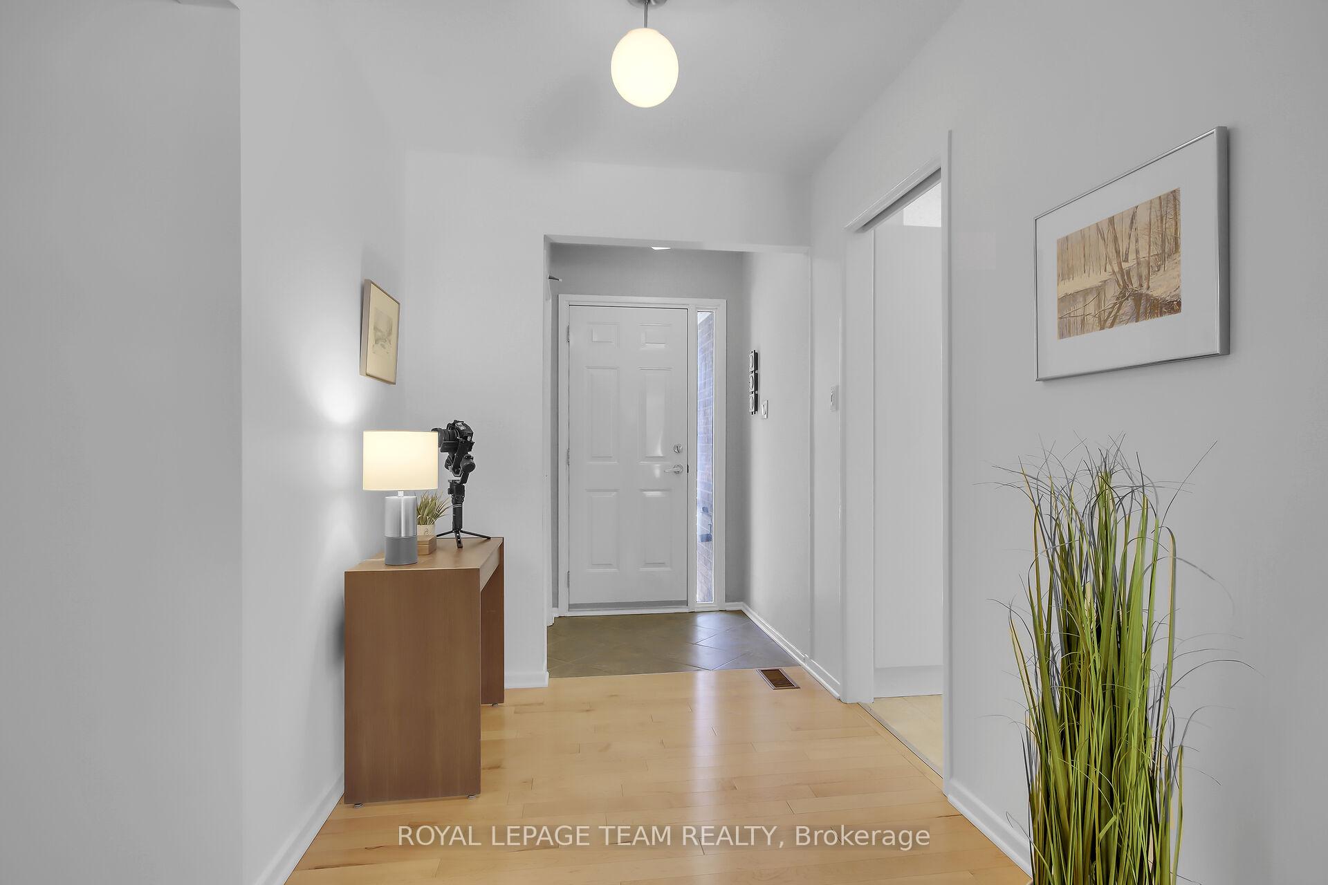 Photo 8 of 49 Rutherford Way, Ottawa, Kanata - Beaverbrook — HOMEH