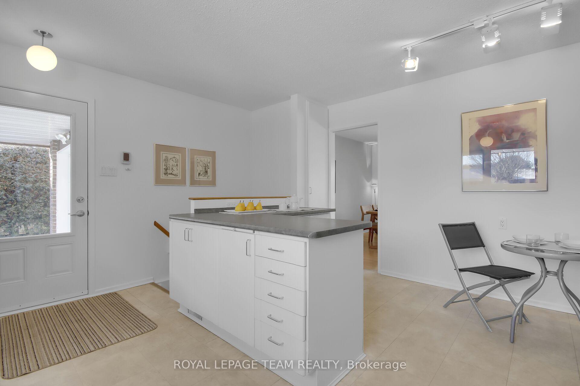 Photo 13 of 49 Rutherford Way, Ottawa, Kanata - Beaverbrook — HOMEH