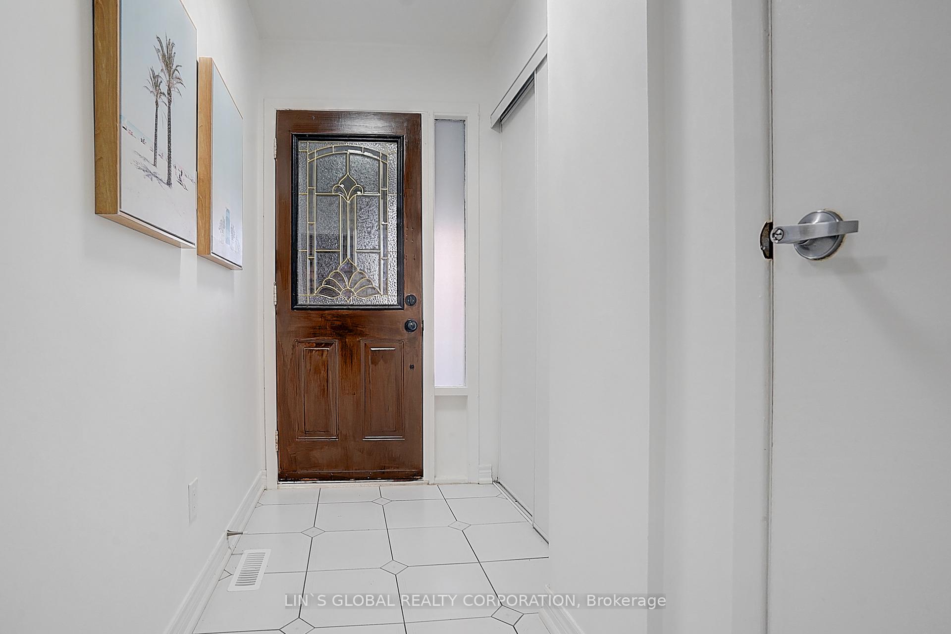 Photo 4 of 56 Upton Crescent, Markham, Milliken Mills West — HOMEH