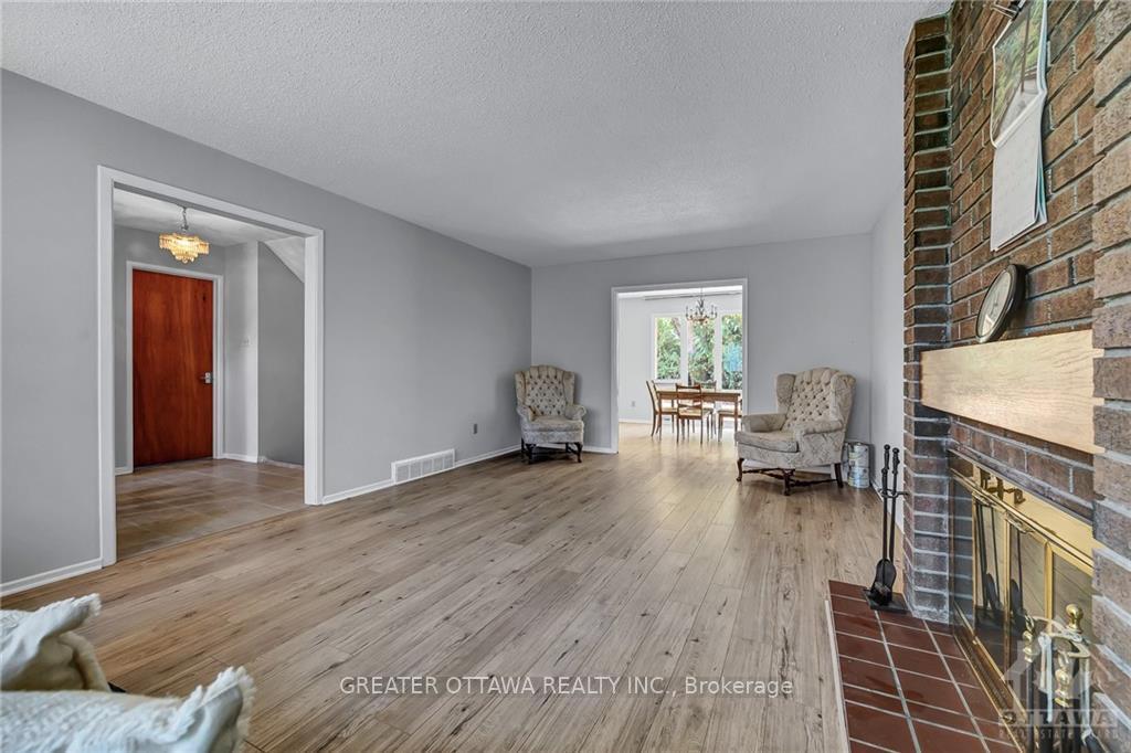 Photo 2 of 15 Rutherford Crescent, Ottawa, Kanata - Beaverbrook — HOMEH