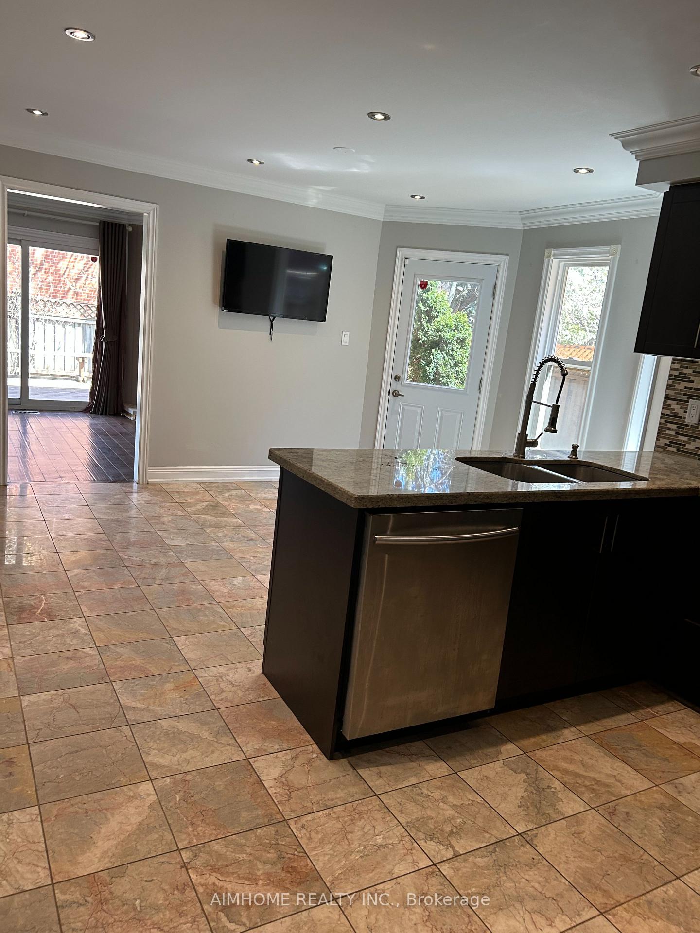 Photo 3 of 57 Mckelvey Drive, Markham, Aileen-Willowbrook — HOMEH