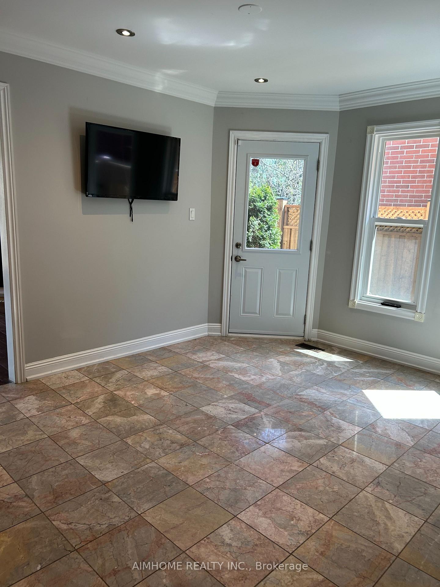 Photo 5 of 57 Mckelvey Drive, Markham, Aileen-Willowbrook — HOMEH
