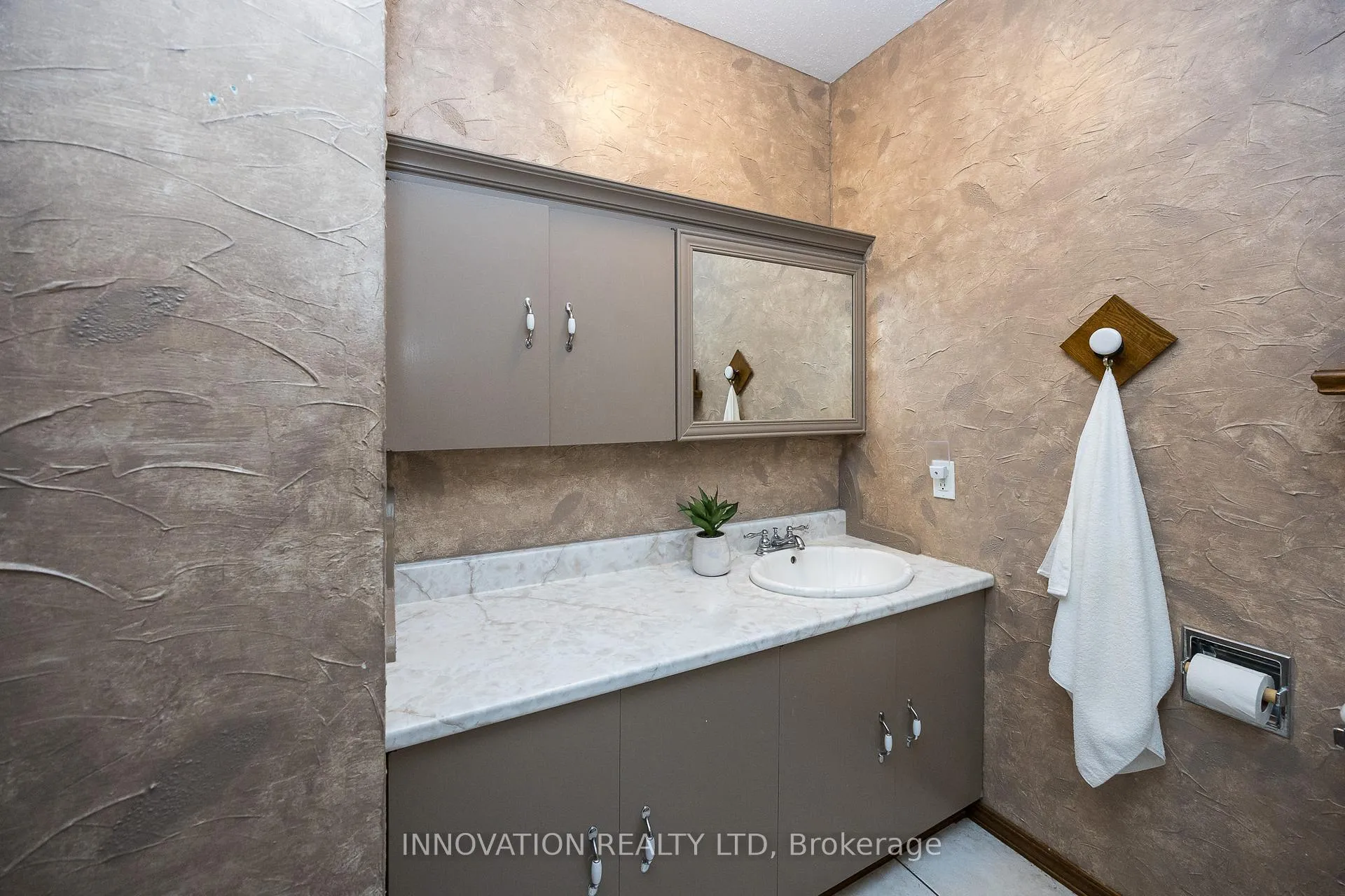 Photo 27 of 52 The Parkway, Ottawa, Kanata - Beaverbrook — HOMEH