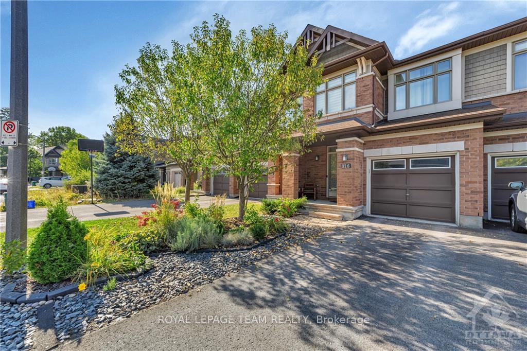 Front of 916 Fletcher Circle