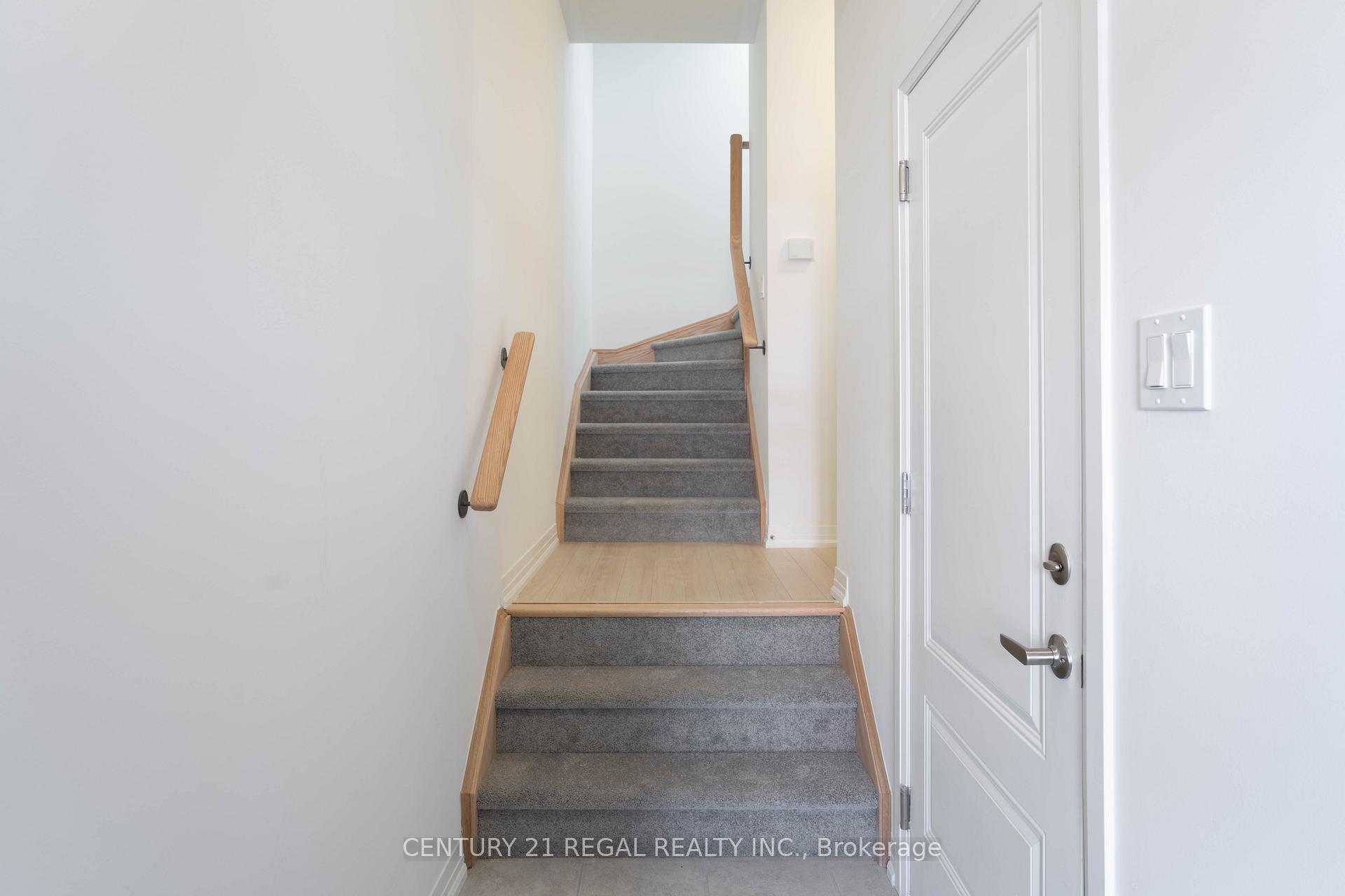 Photo 4 of 19 Carneros Way, Markham, Box Grove — HOMEH