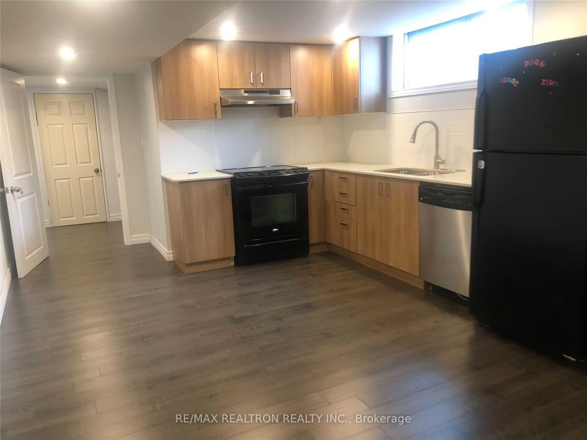 Photo 2 of 70 Lincoln Green Drive, Markham, Bullock — HOMEH