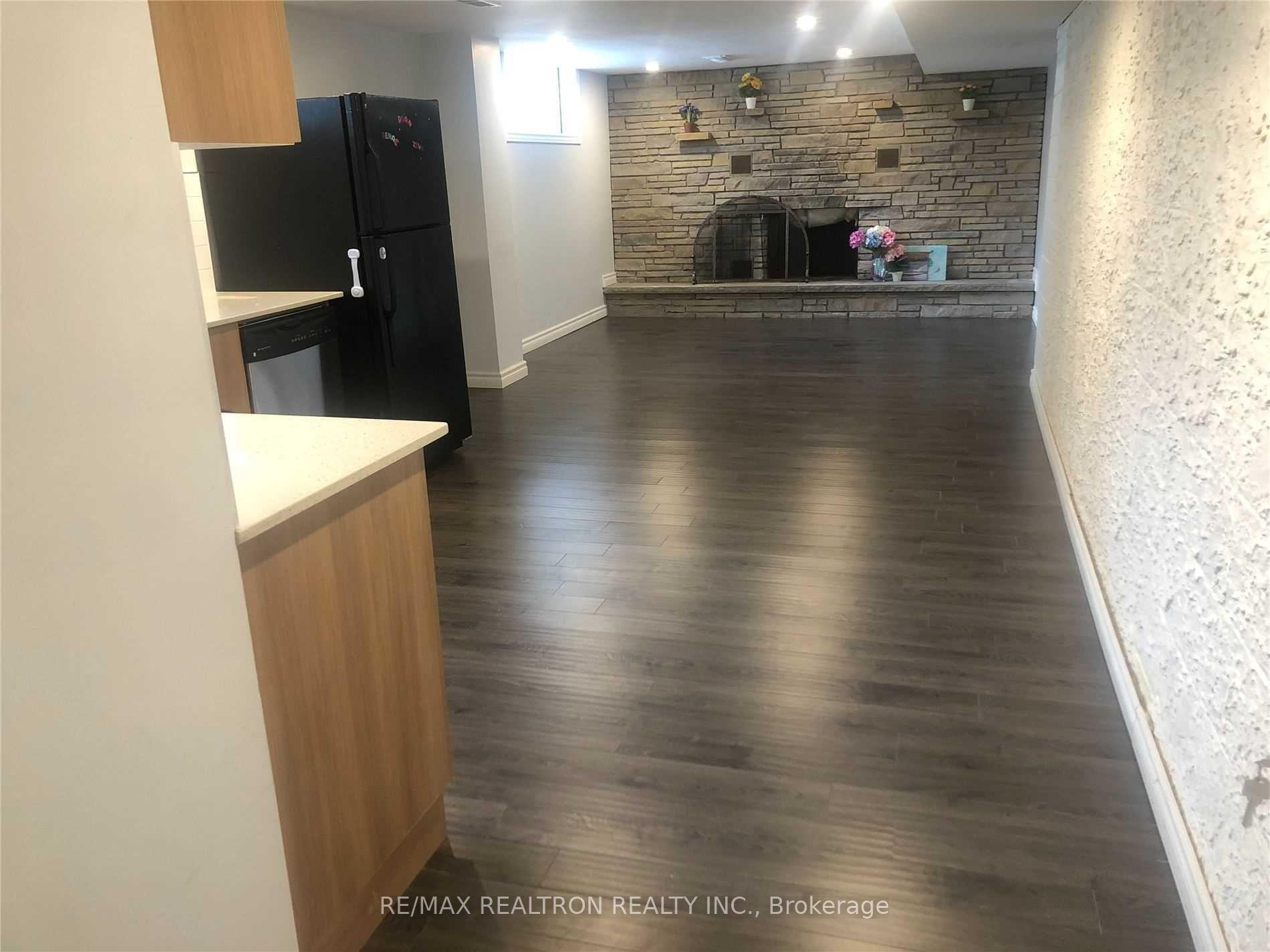 Photo 3 of 70 Lincoln Green Drive, Markham, Bullock — HOMEH