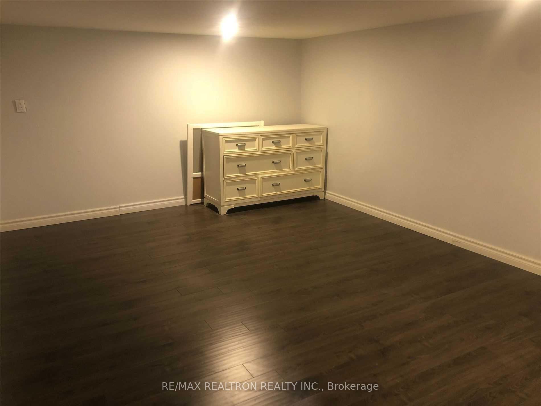Photo 6 of 70 Lincoln Green Drive, Markham, Bullock — HOMEH